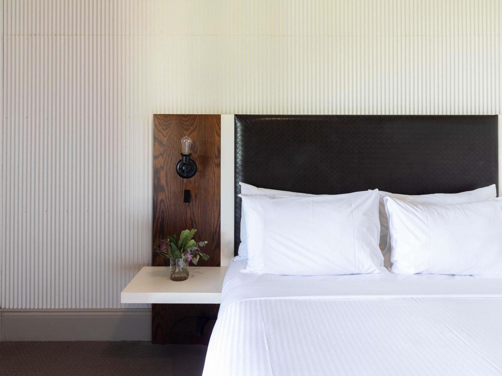Heritage King Room