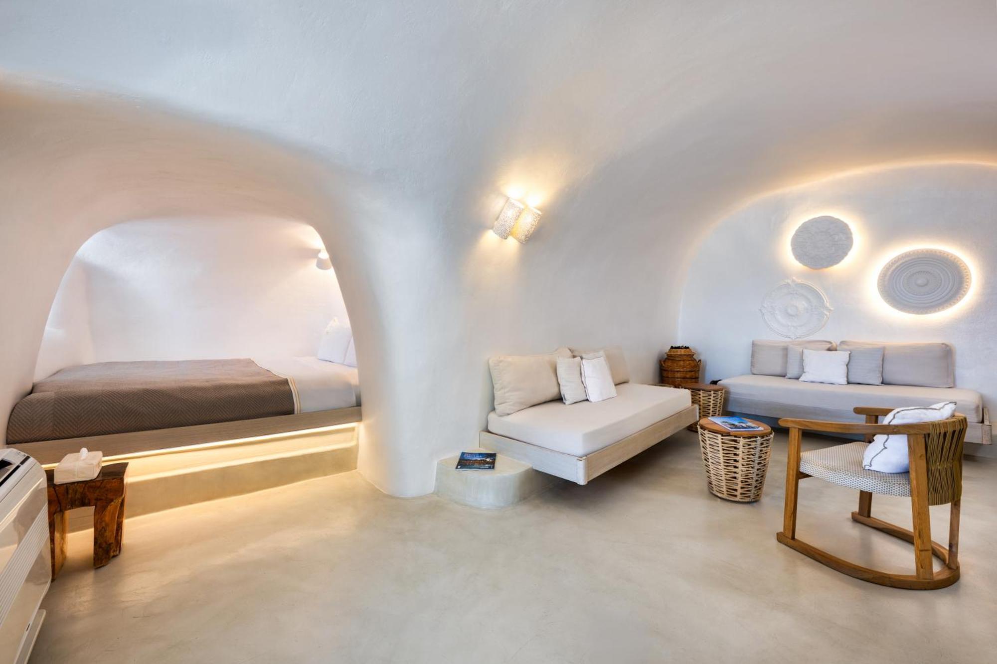 Signature Cave Suite outdoor jacuzzi,1770883462:JPEG