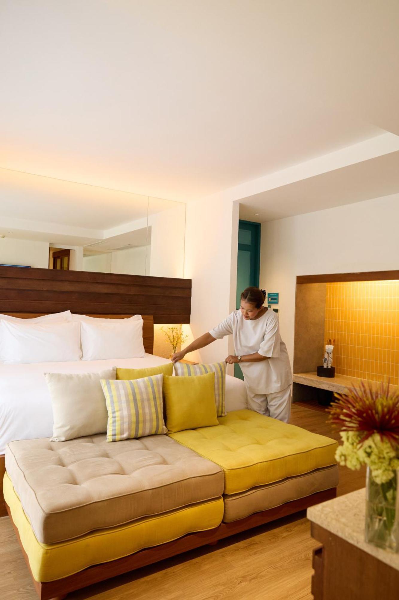 Pool Access Jacucci Suite age 12 years old
