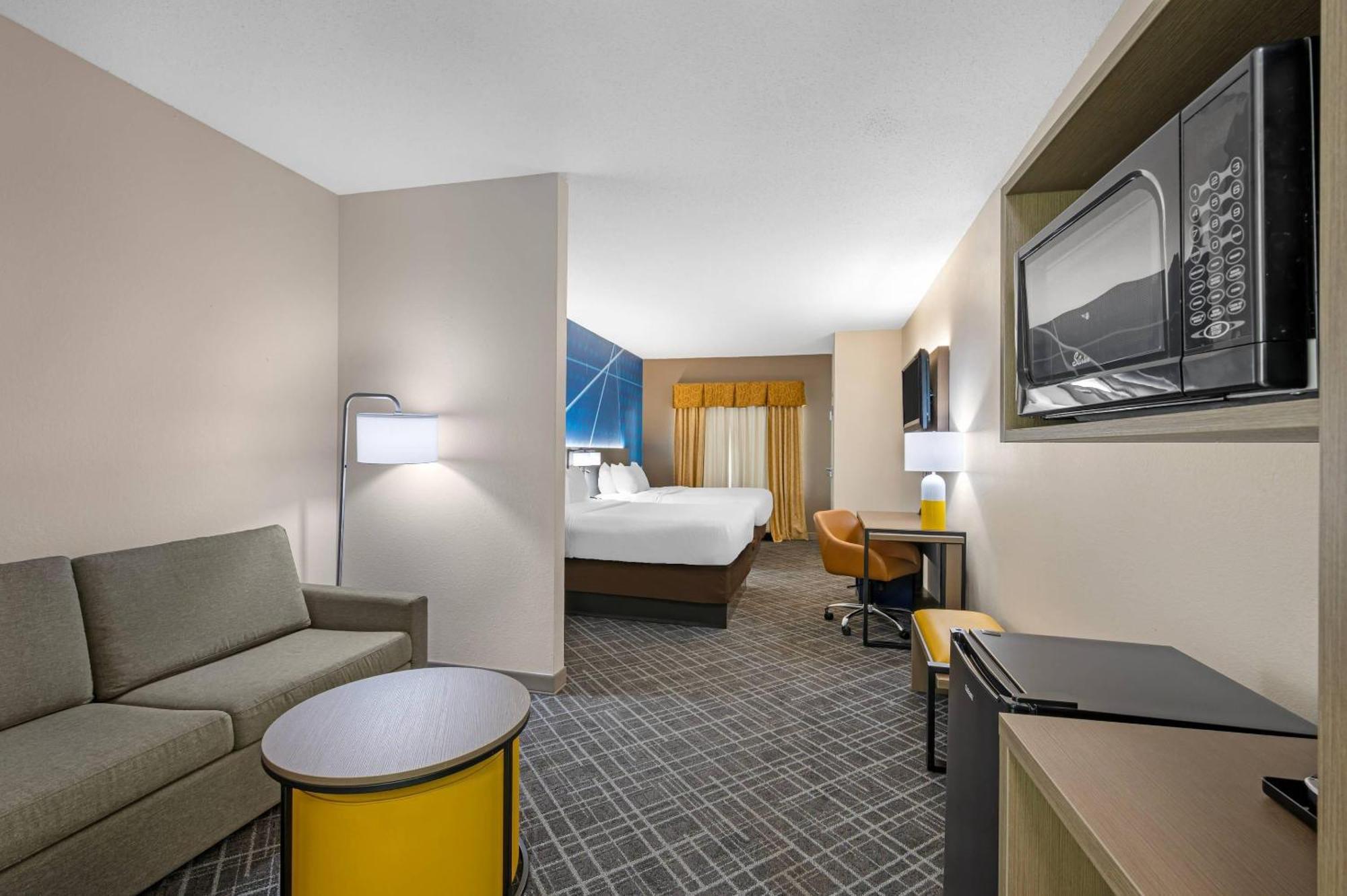 Queen Suite Two Queen Beds Non-Smoking