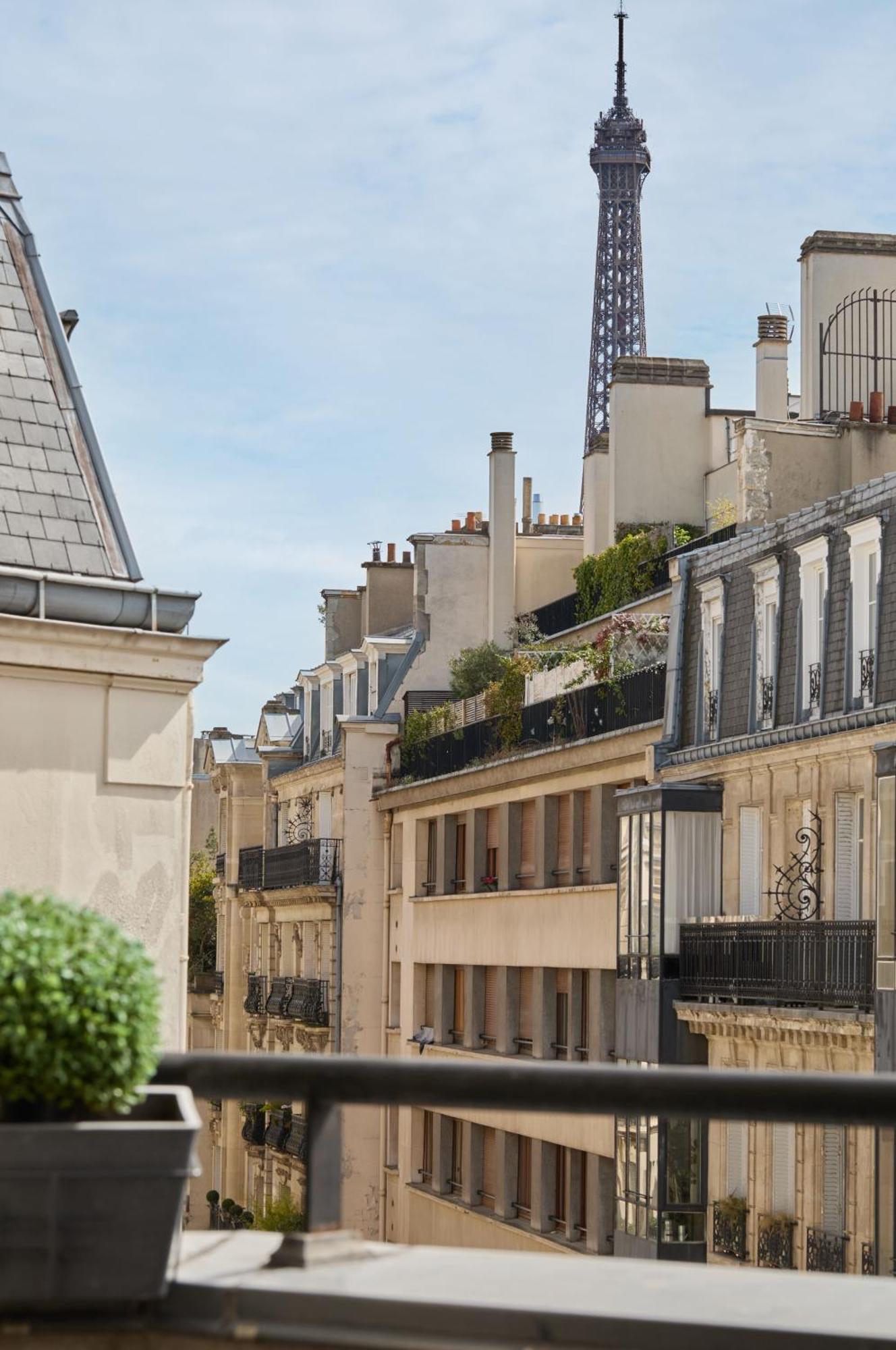 Superior Room Eiffel Tower view