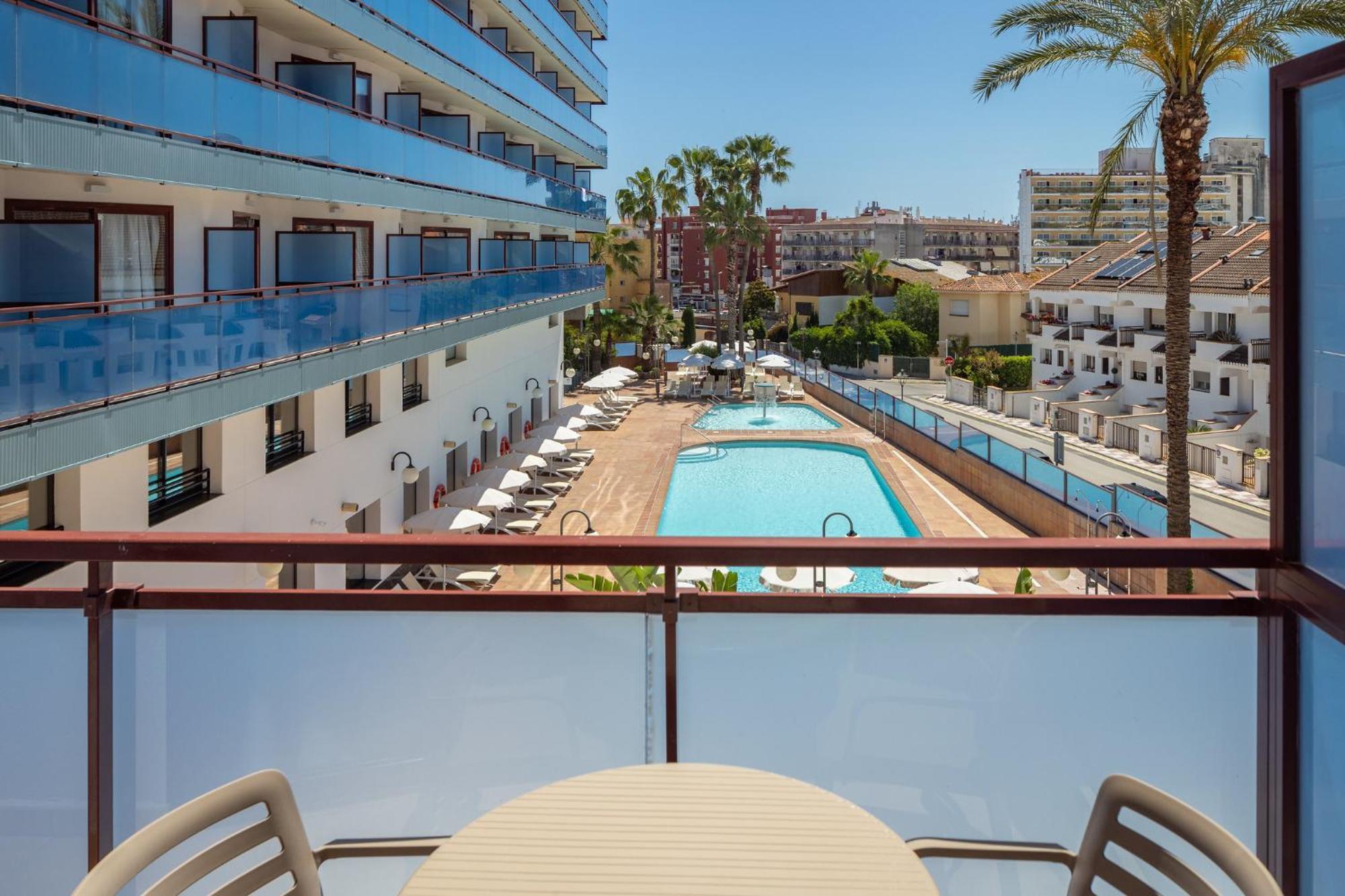 Twin Room Pool View