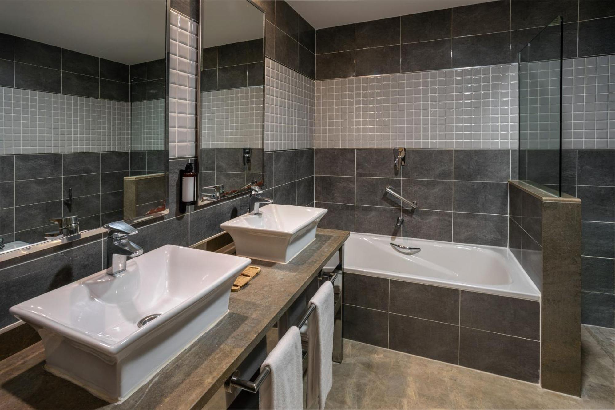 Junior Suite,1771529286:JPEG
