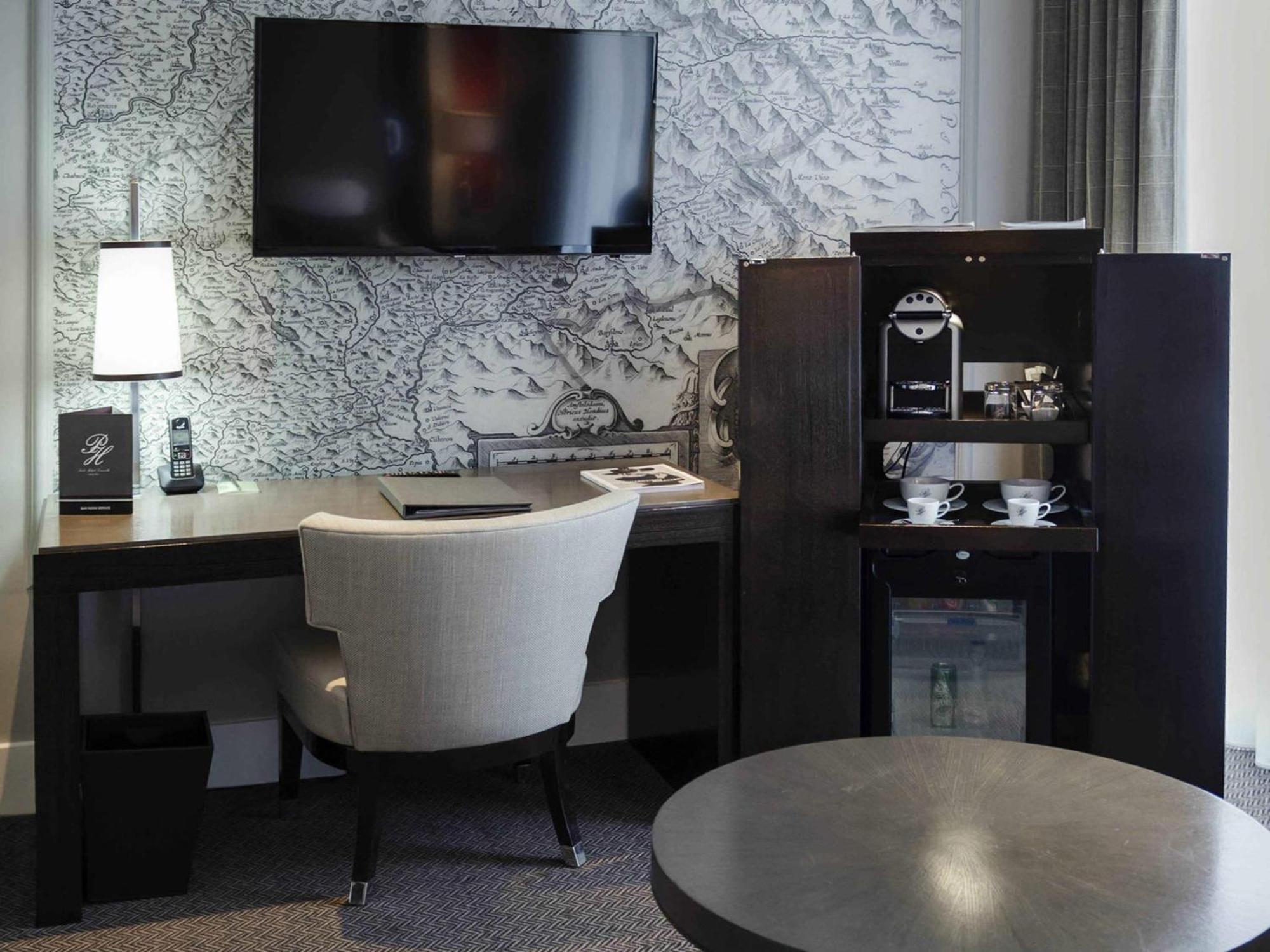 Suite Courtyard View