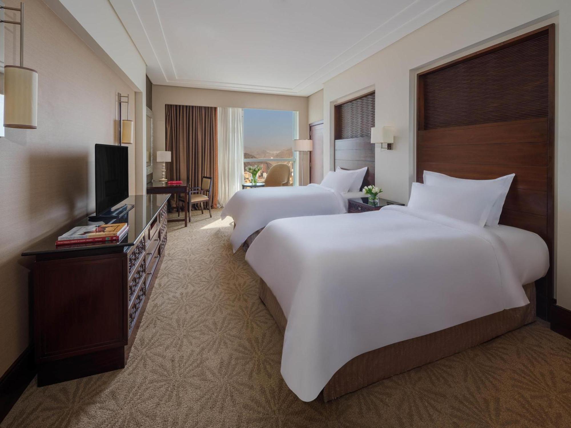 Fairmont Twin Room City View Accessible