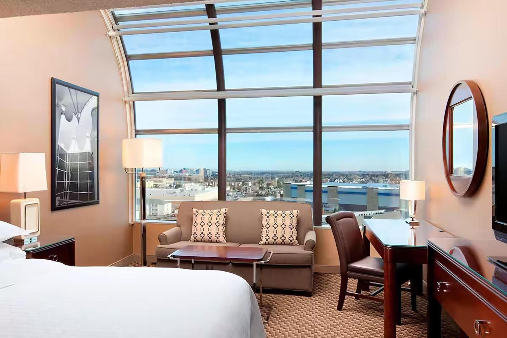 Deluxe King Room Sky View Non-Smoking