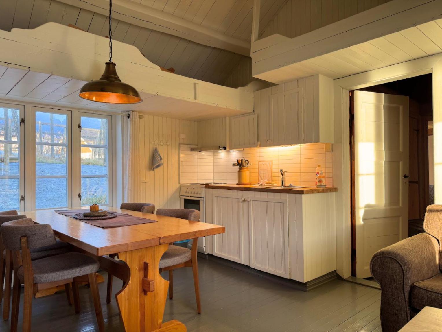 Traditional cabin sea view