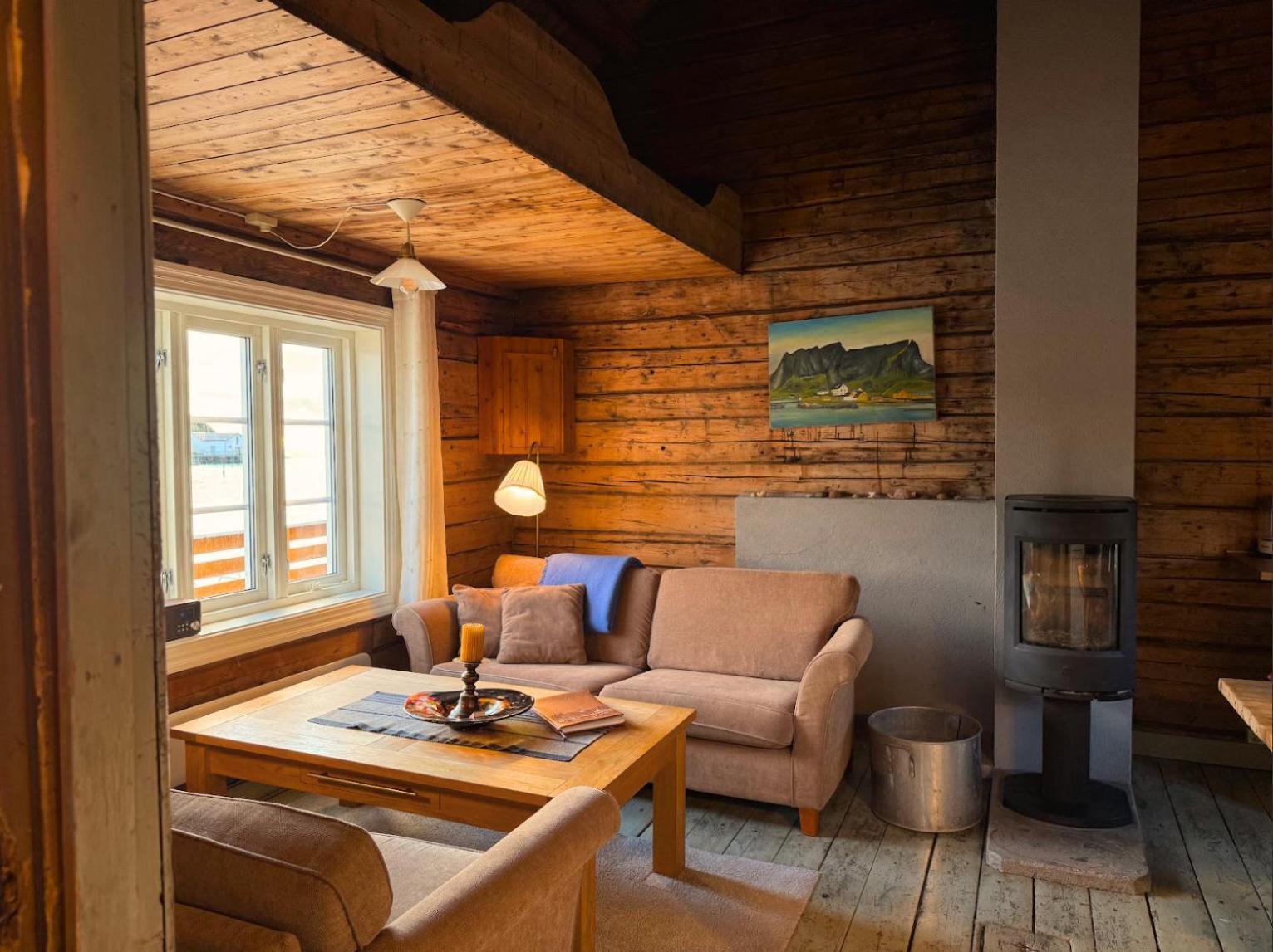 Traditional cabin sea view