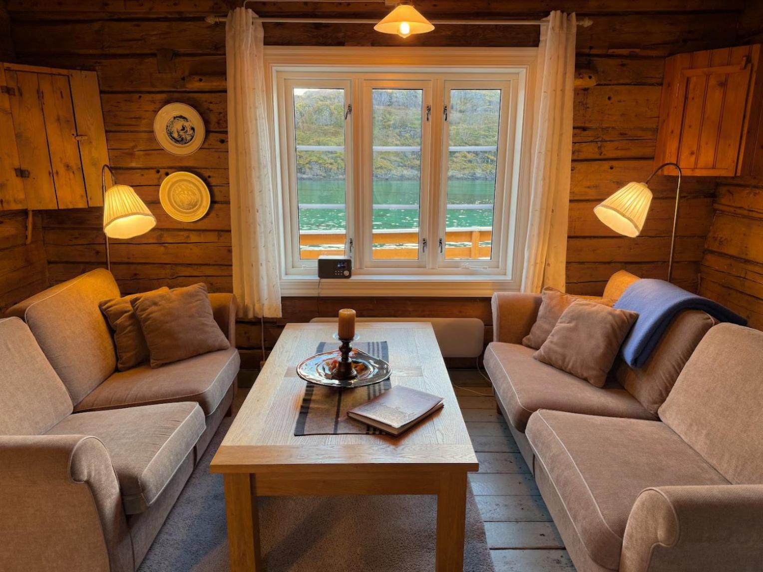 Traditional cabin sea view