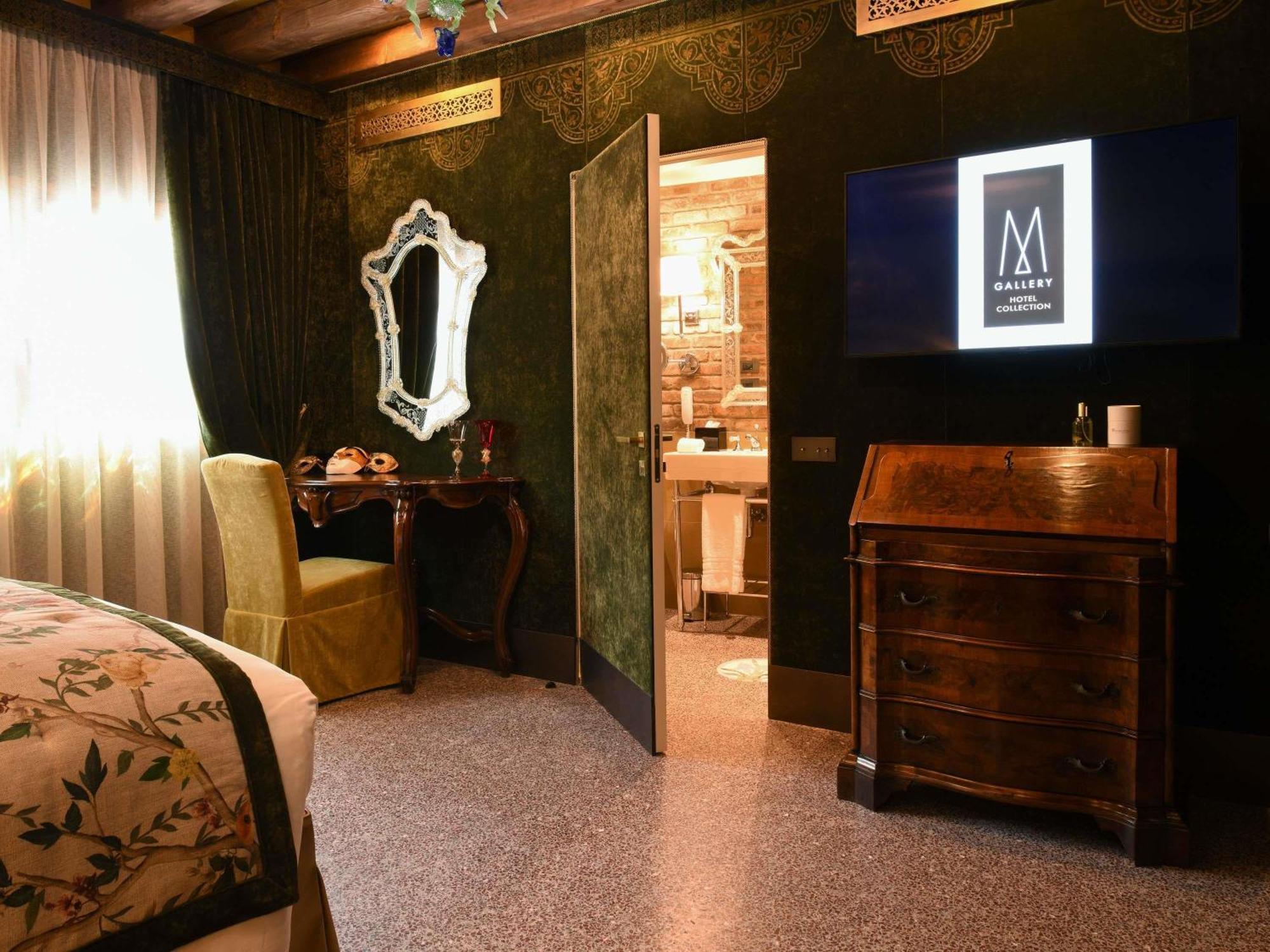 Deluxe Suite Canal View