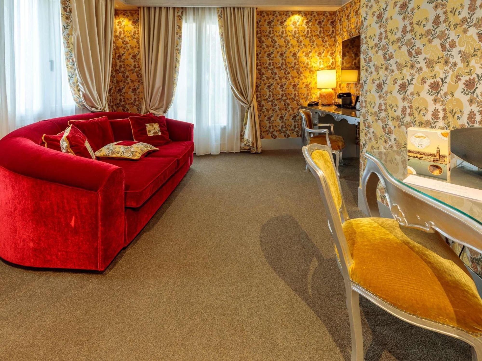 Deluxe Suite Canal View