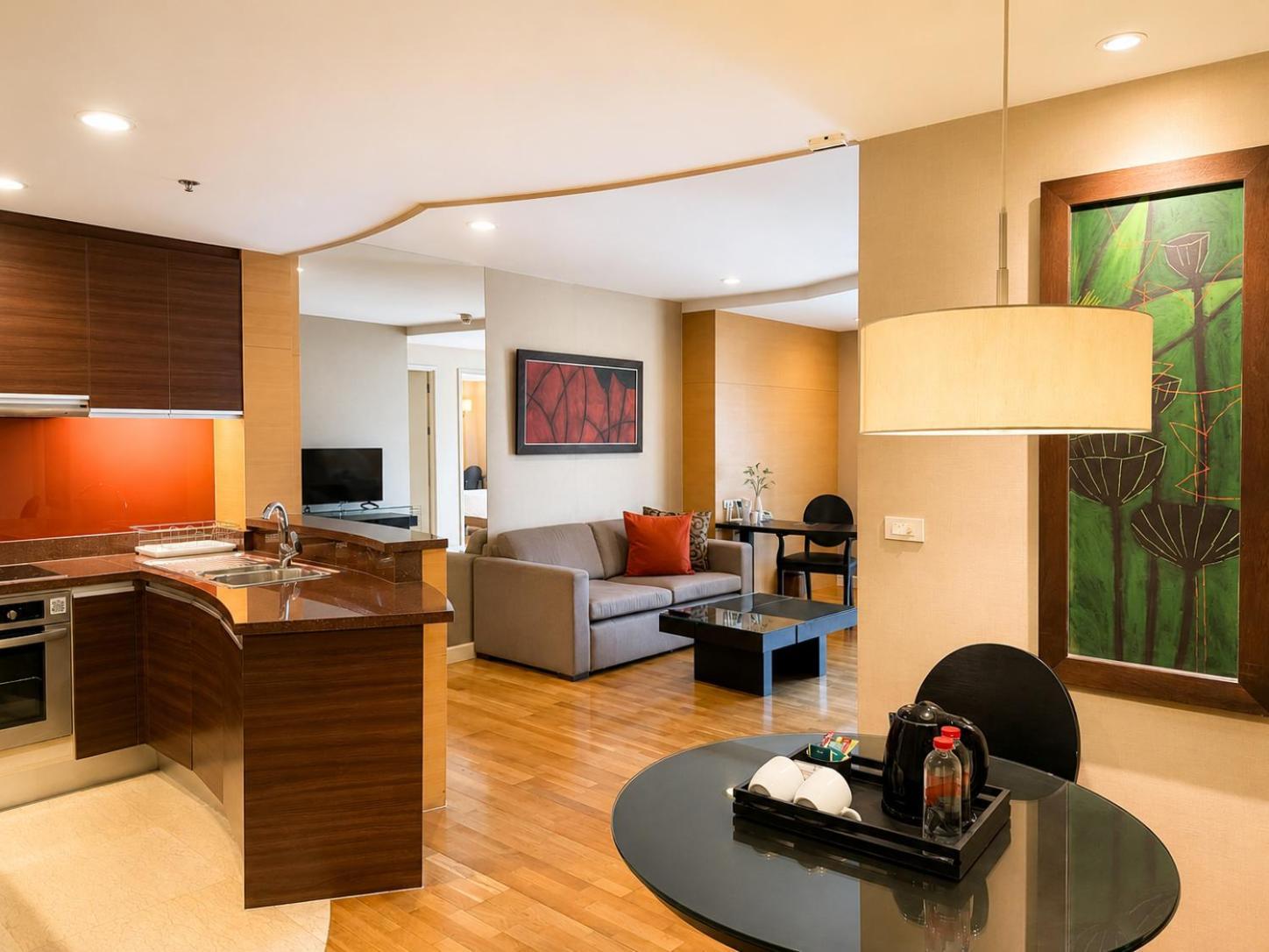 One Bedroom Horizon Suite Bathtub High Floor