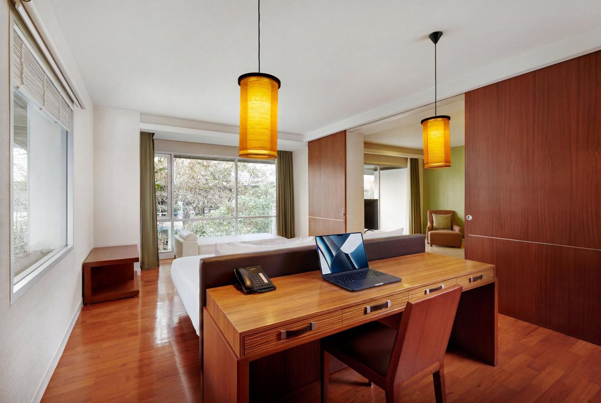 Deluxe 1 Bedroom Suite