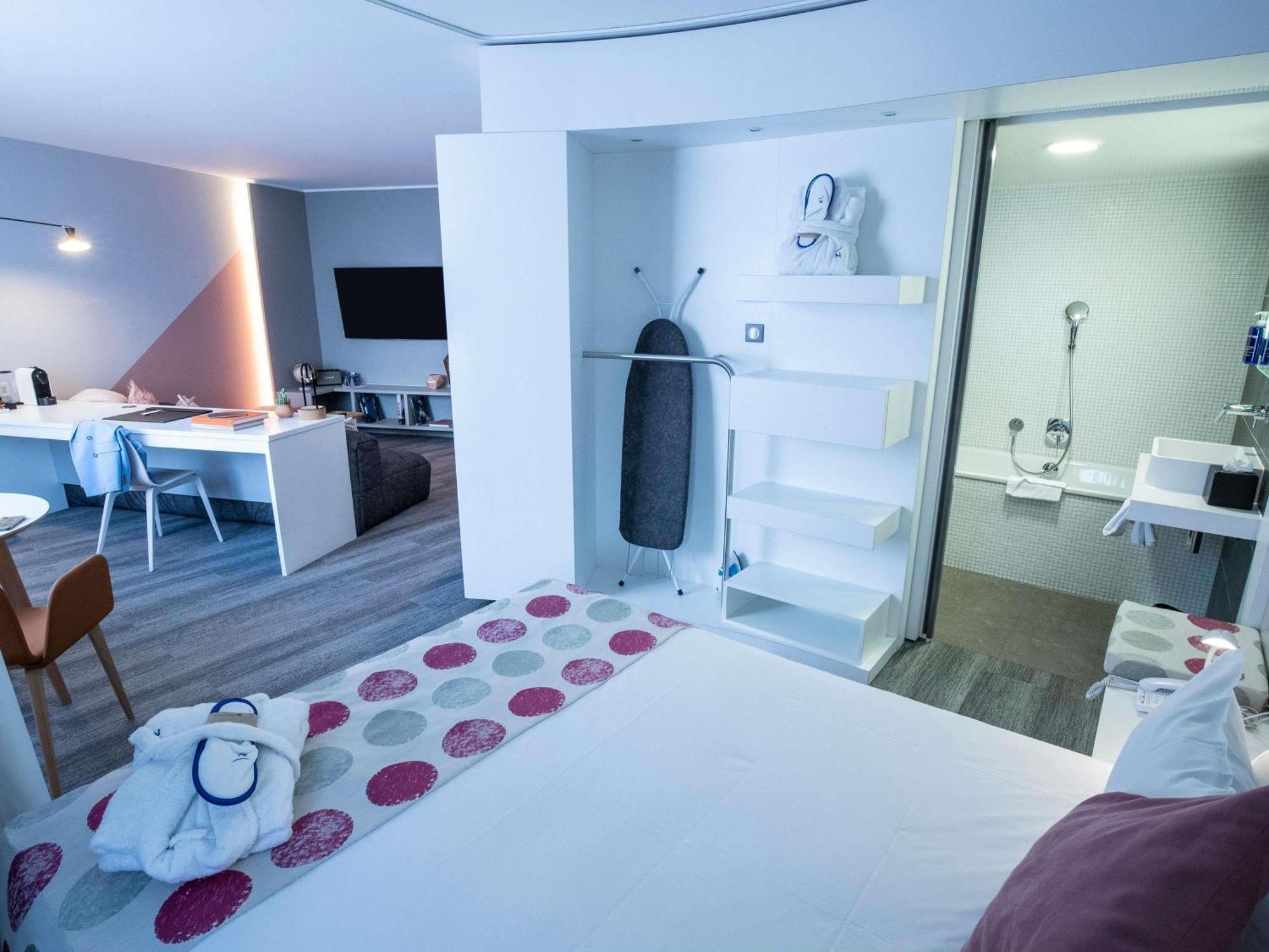Deluxe Queen Suite