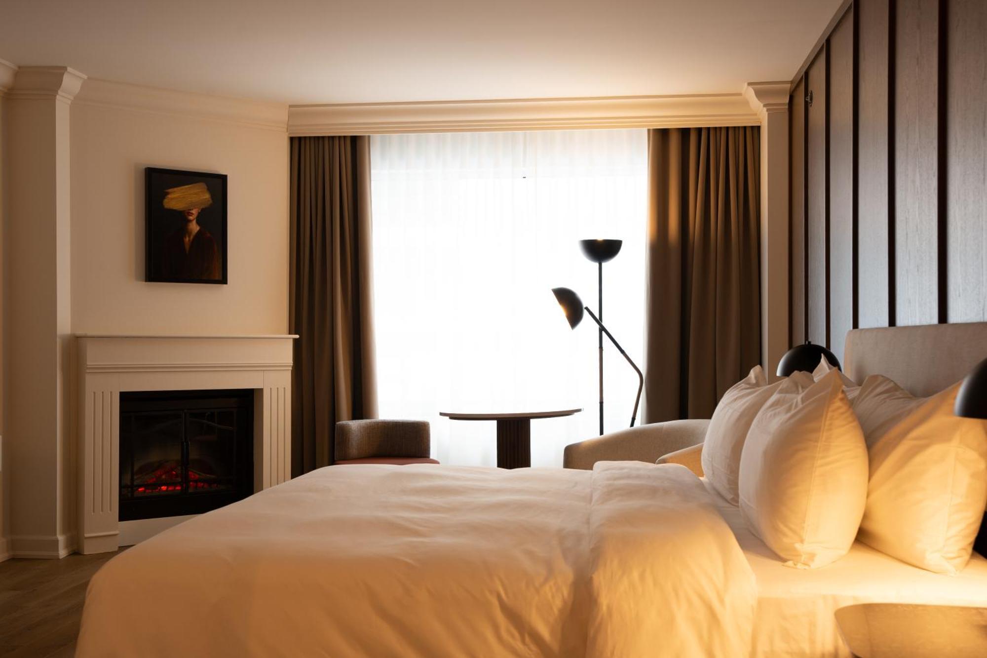 Deluxe King Room