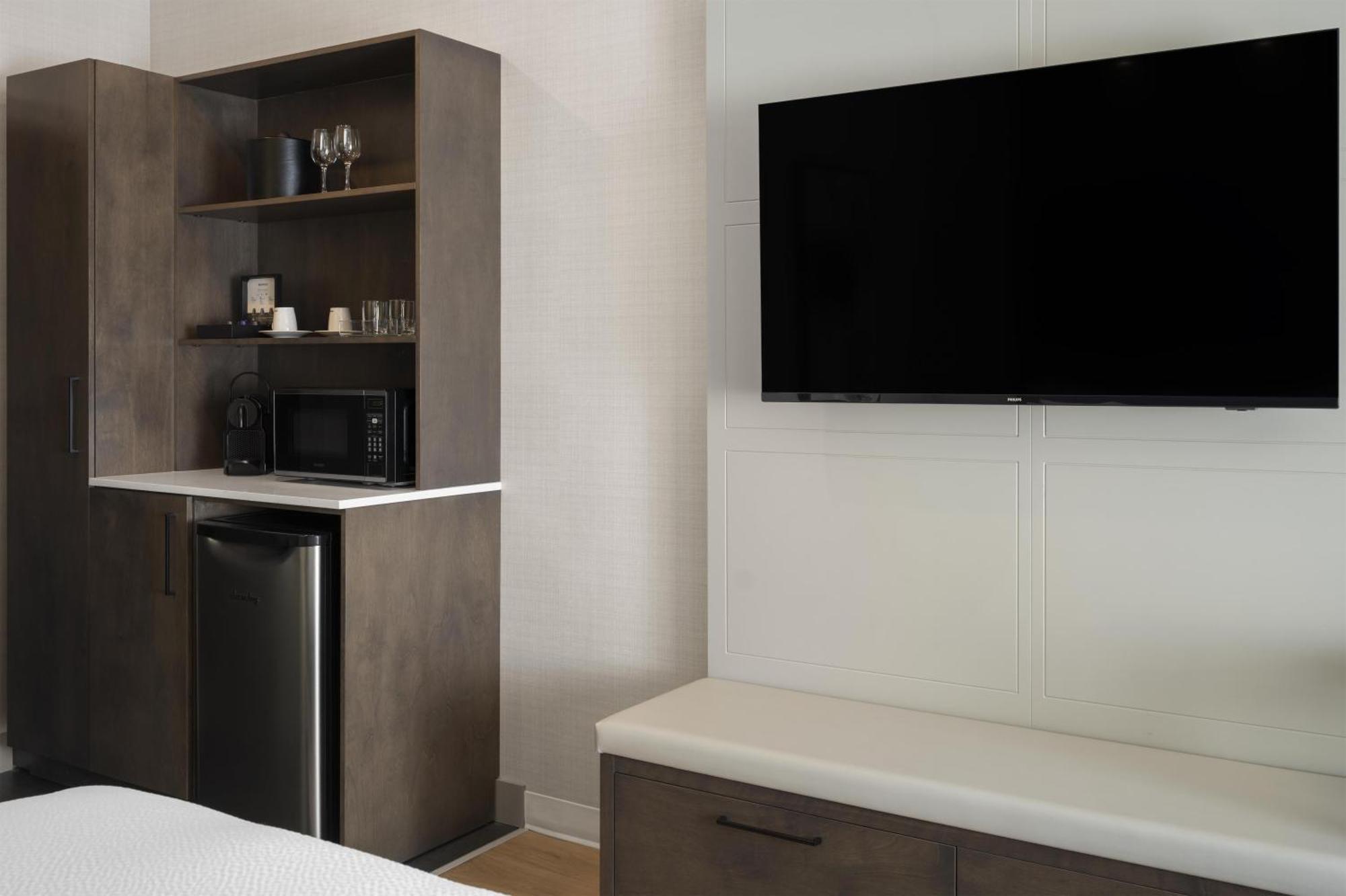Executive Queen Room Two Queen Beds Rain Shower Non-Smoking
