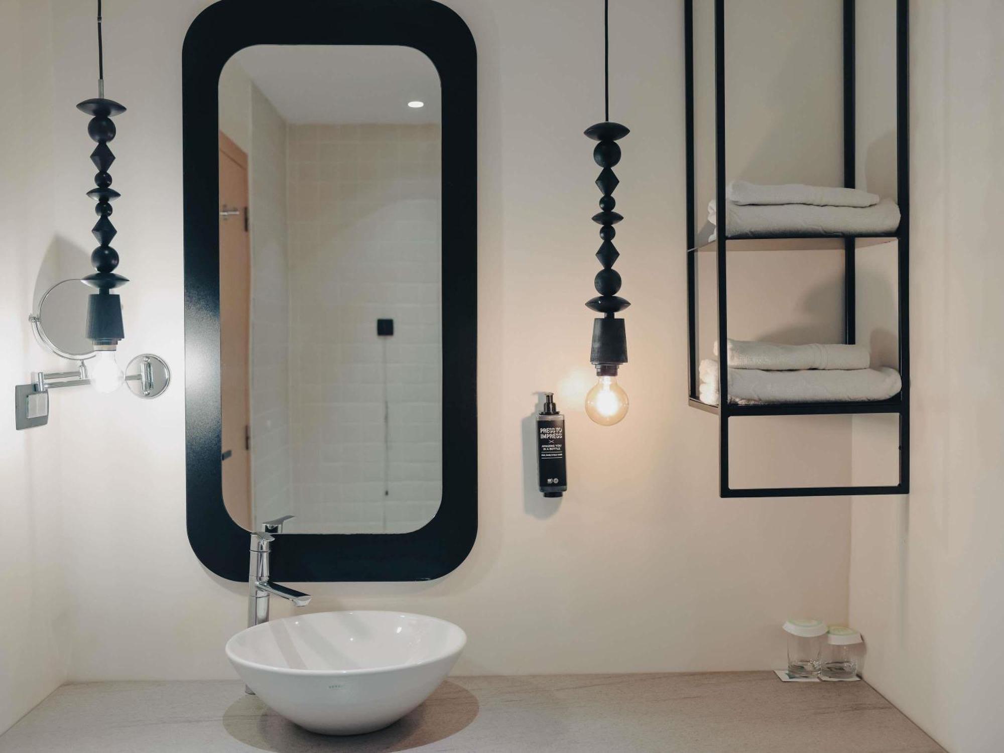 Standard Design Twin Room
