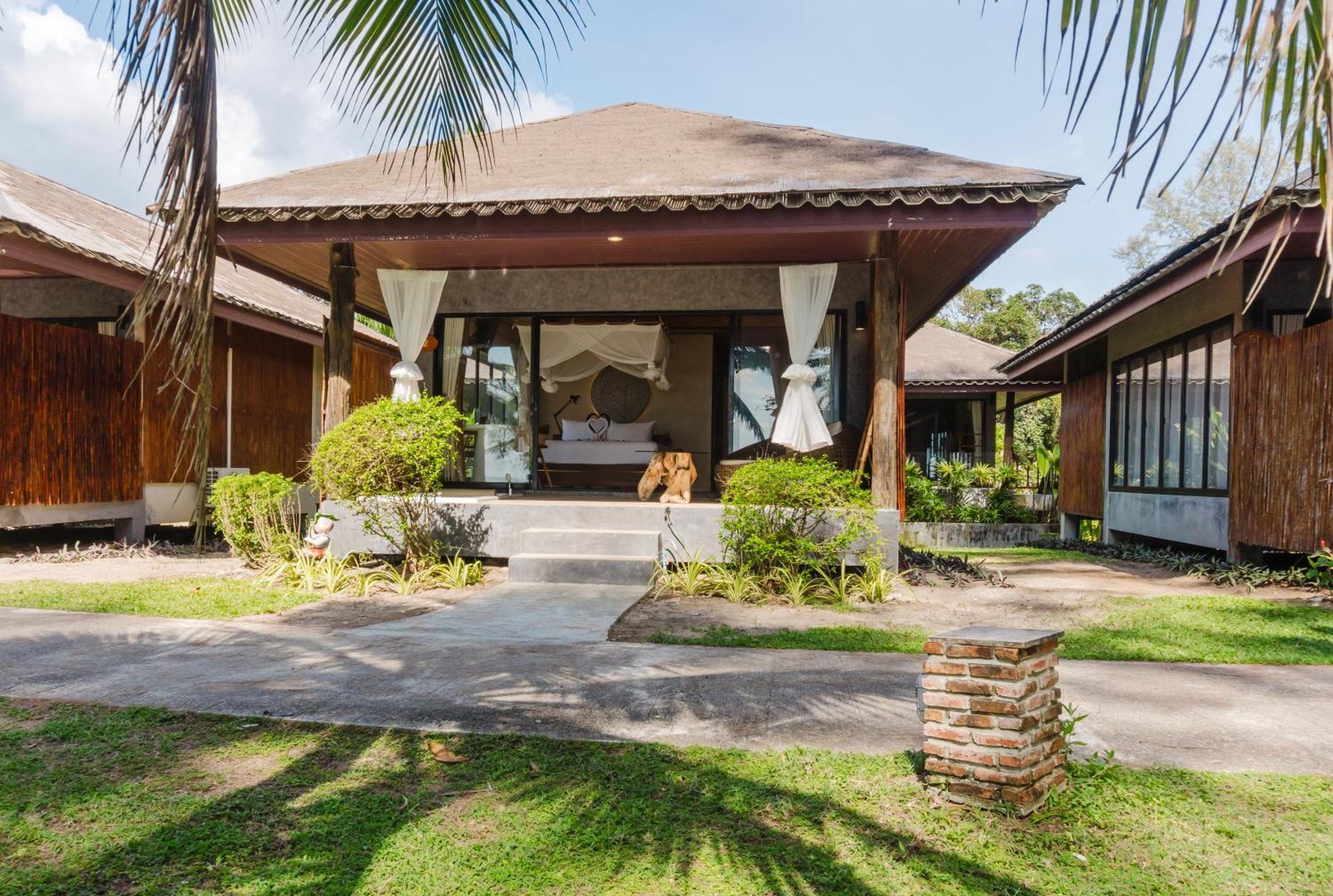 Beach Front Villa Spa Bath