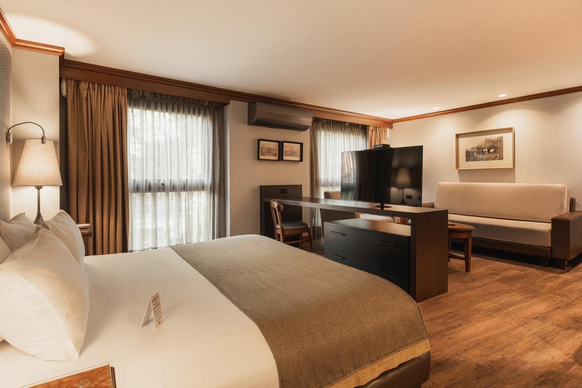 Junior Suite,1771753683:JPEG