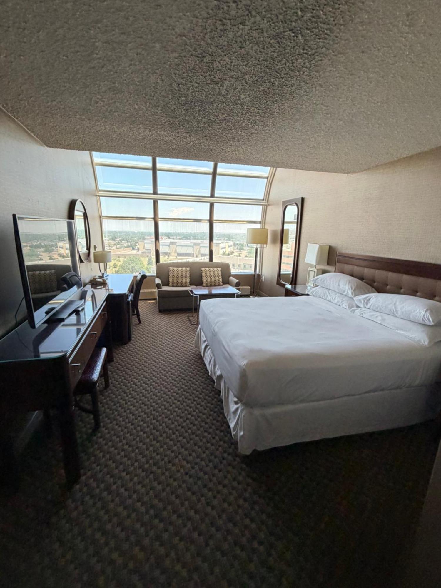 Deluxe King Room Sky View Non-Smoking