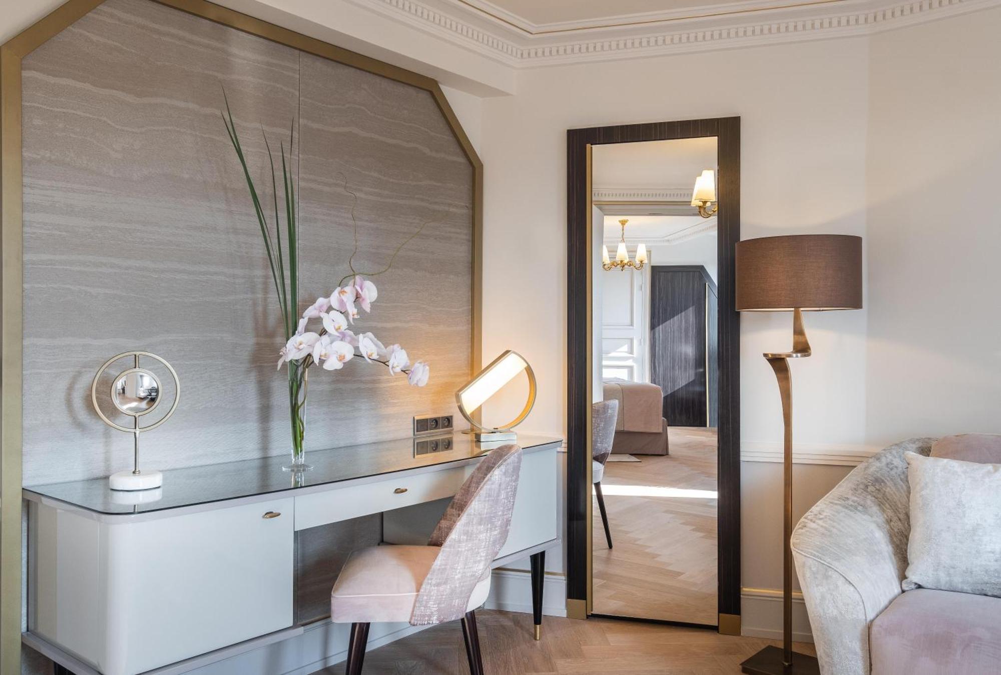 Deluxe Suite