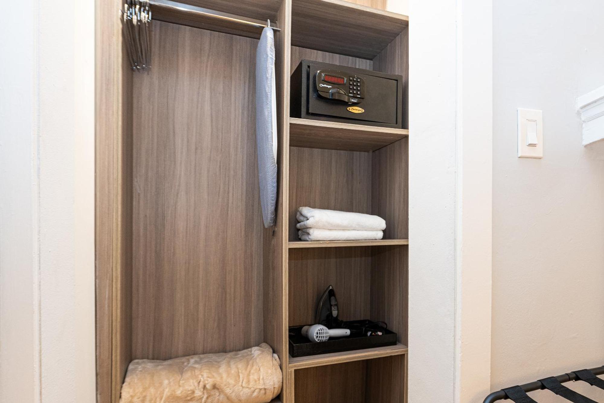 Deluxe Double Queen Jr Suite