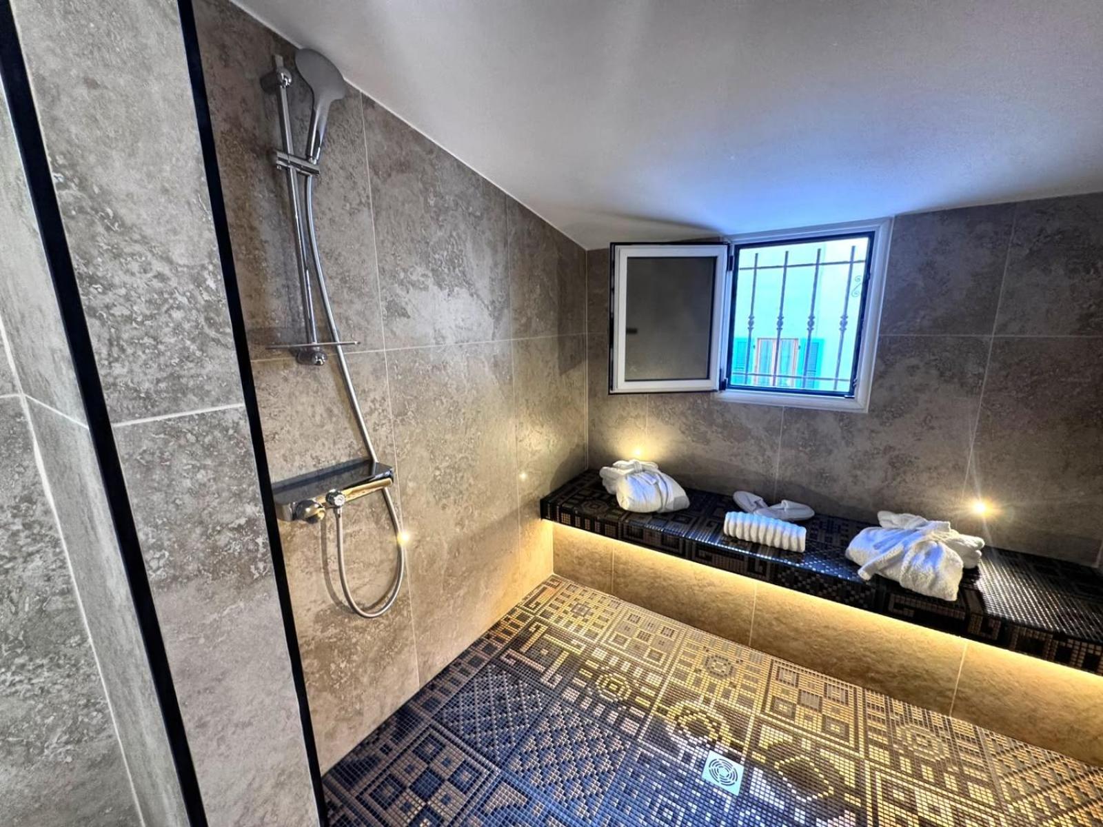 Panoramic sea view suite jacuzzi