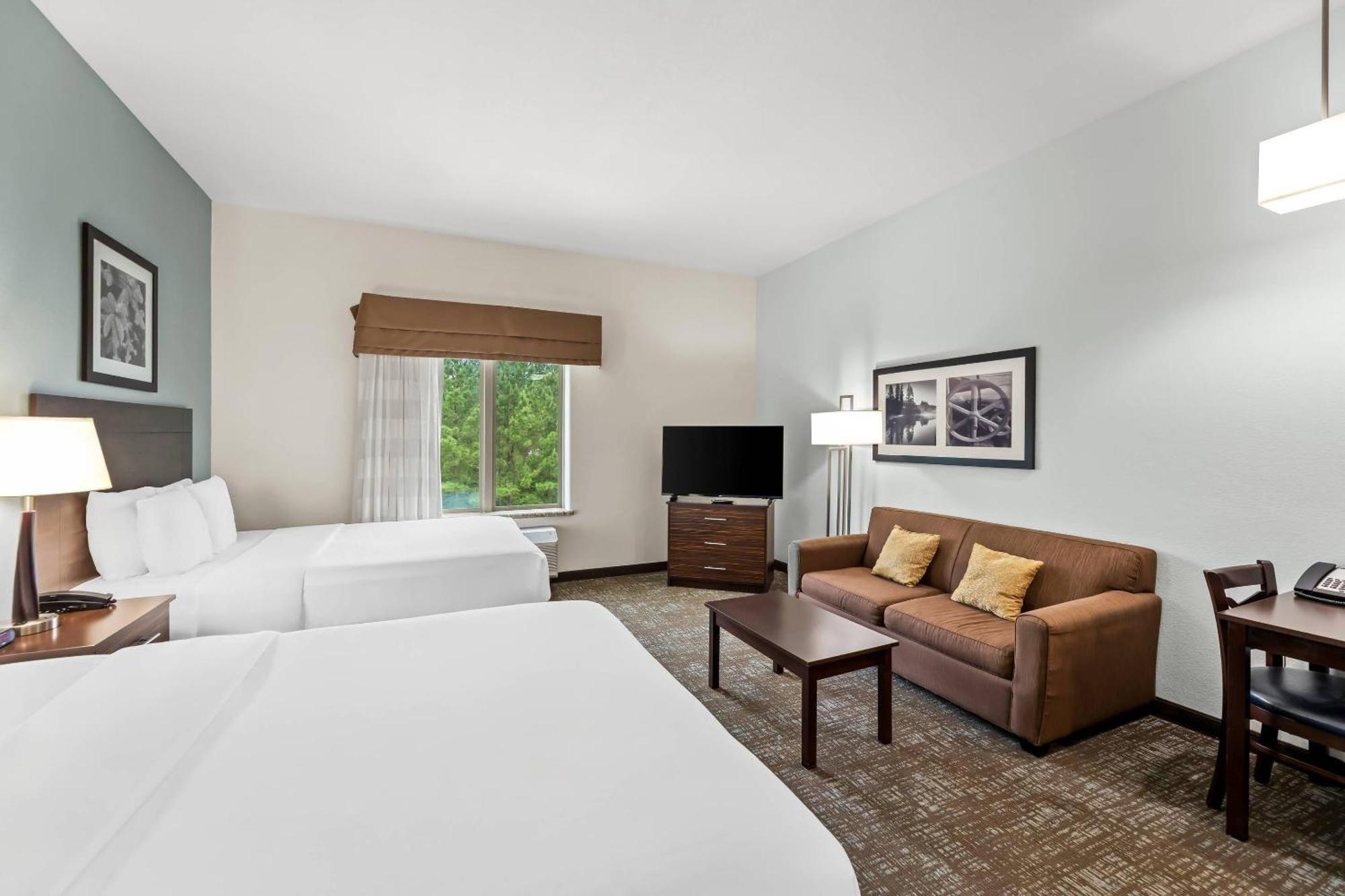 Suite 2 Queen Beds Kitchen