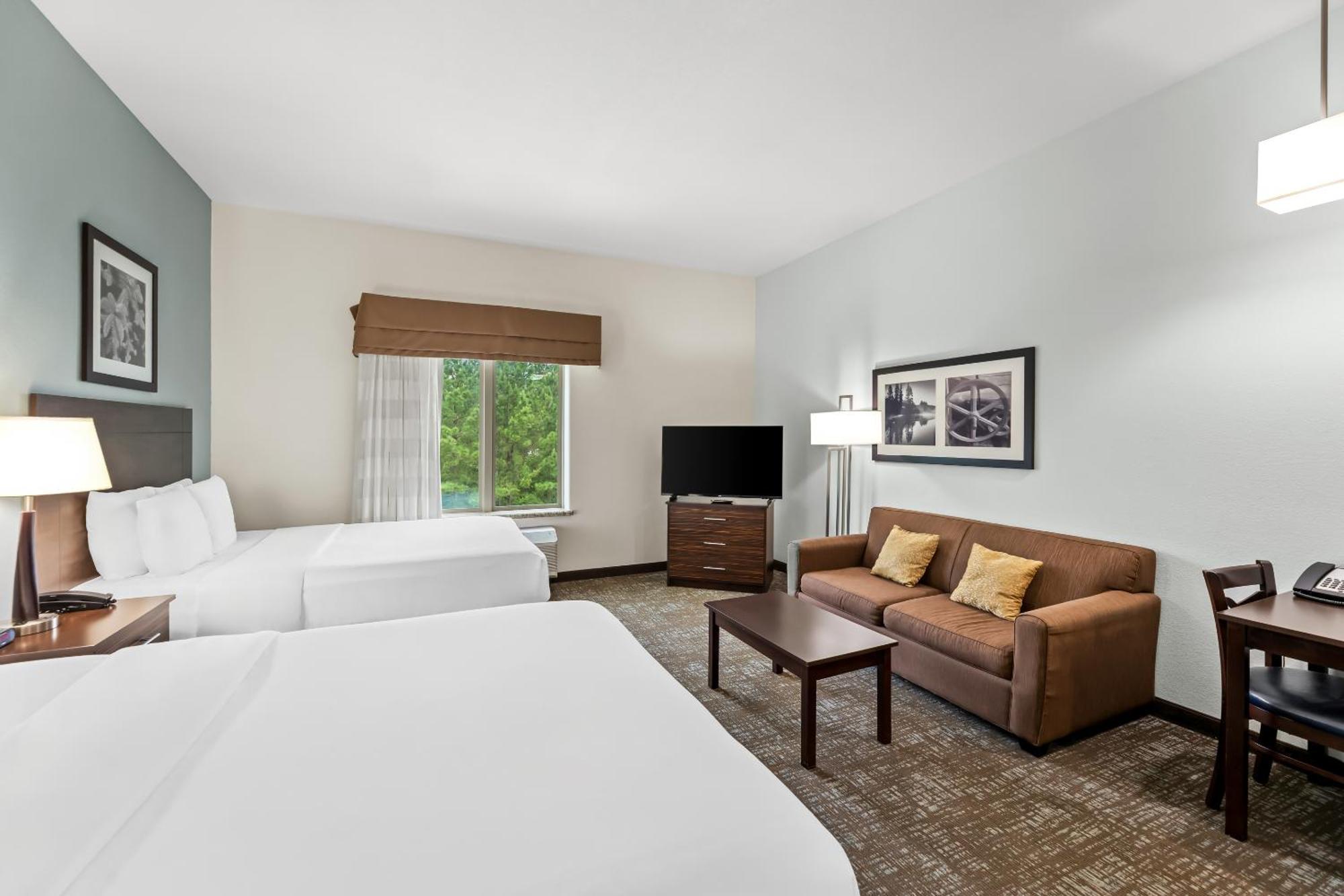 Suite 2 Queen Beds Kitchen