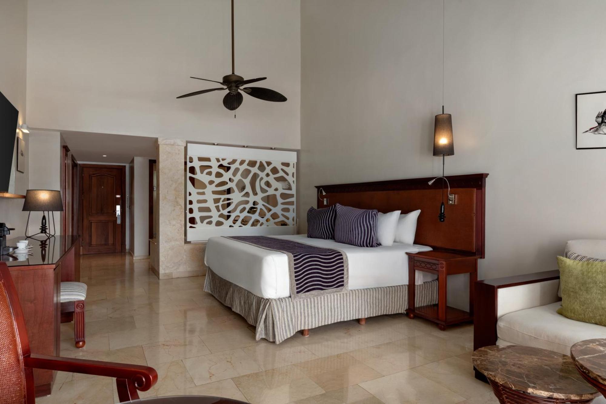 Junior Suite Poolside