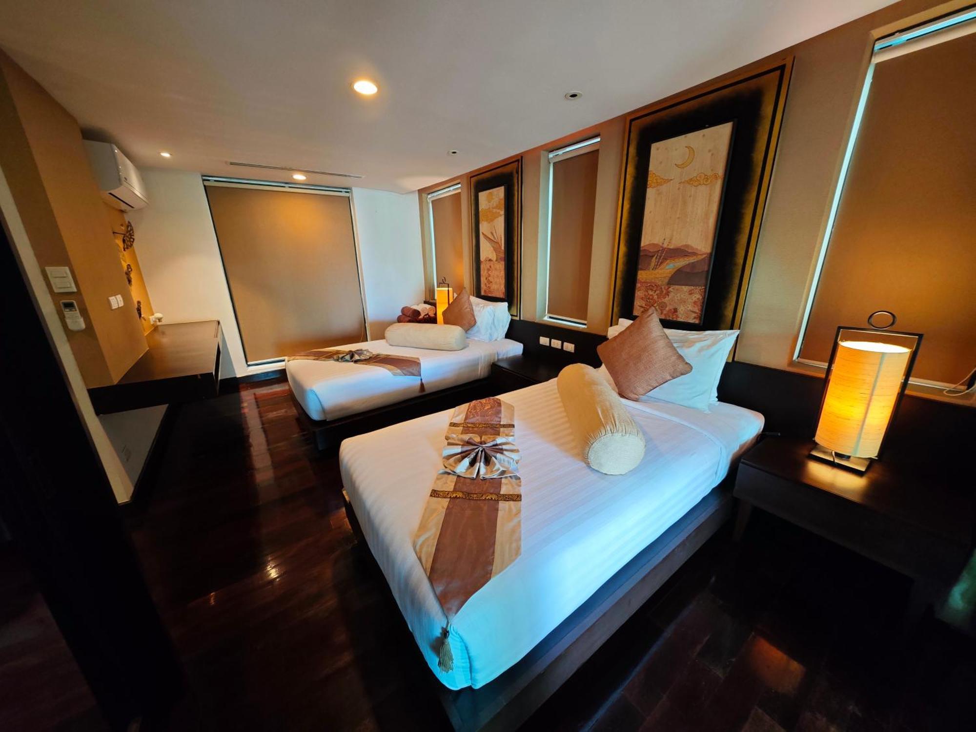 Family Pool Villa