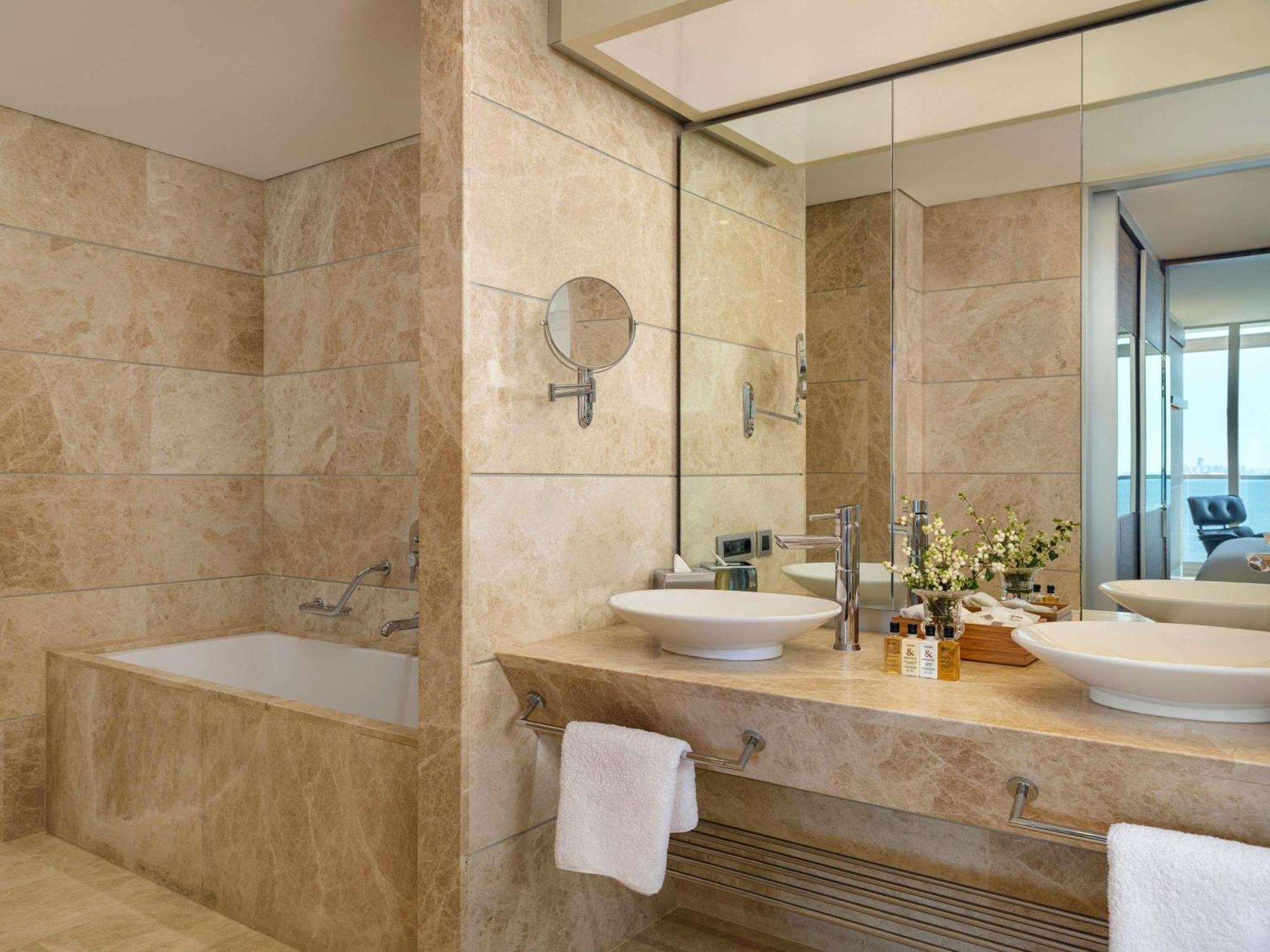 Business Suite with Sea View