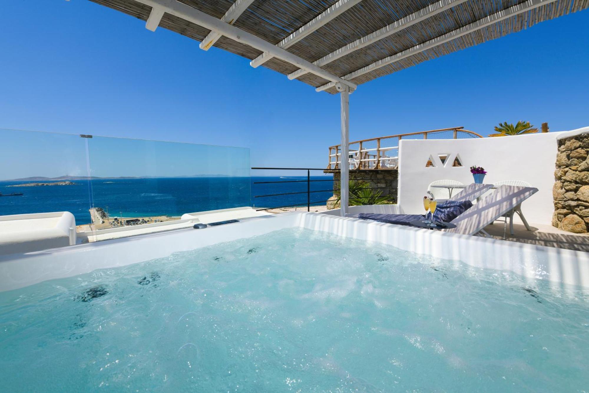 Junior Sea View Suite Outdoor Jacuzzi