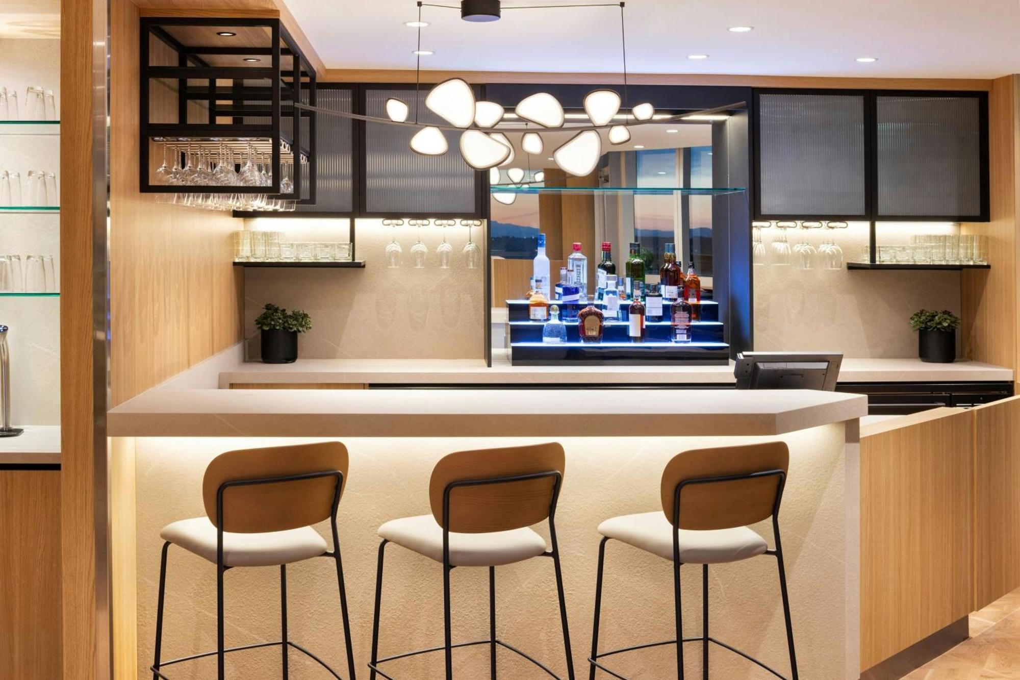 King Room High Floor or Club Lounge Access