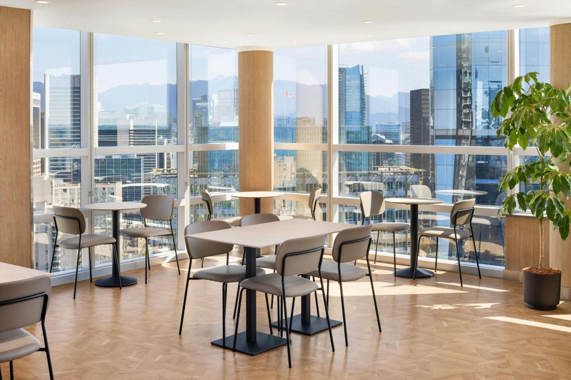 King Room High Floor or Club Lounge Access
