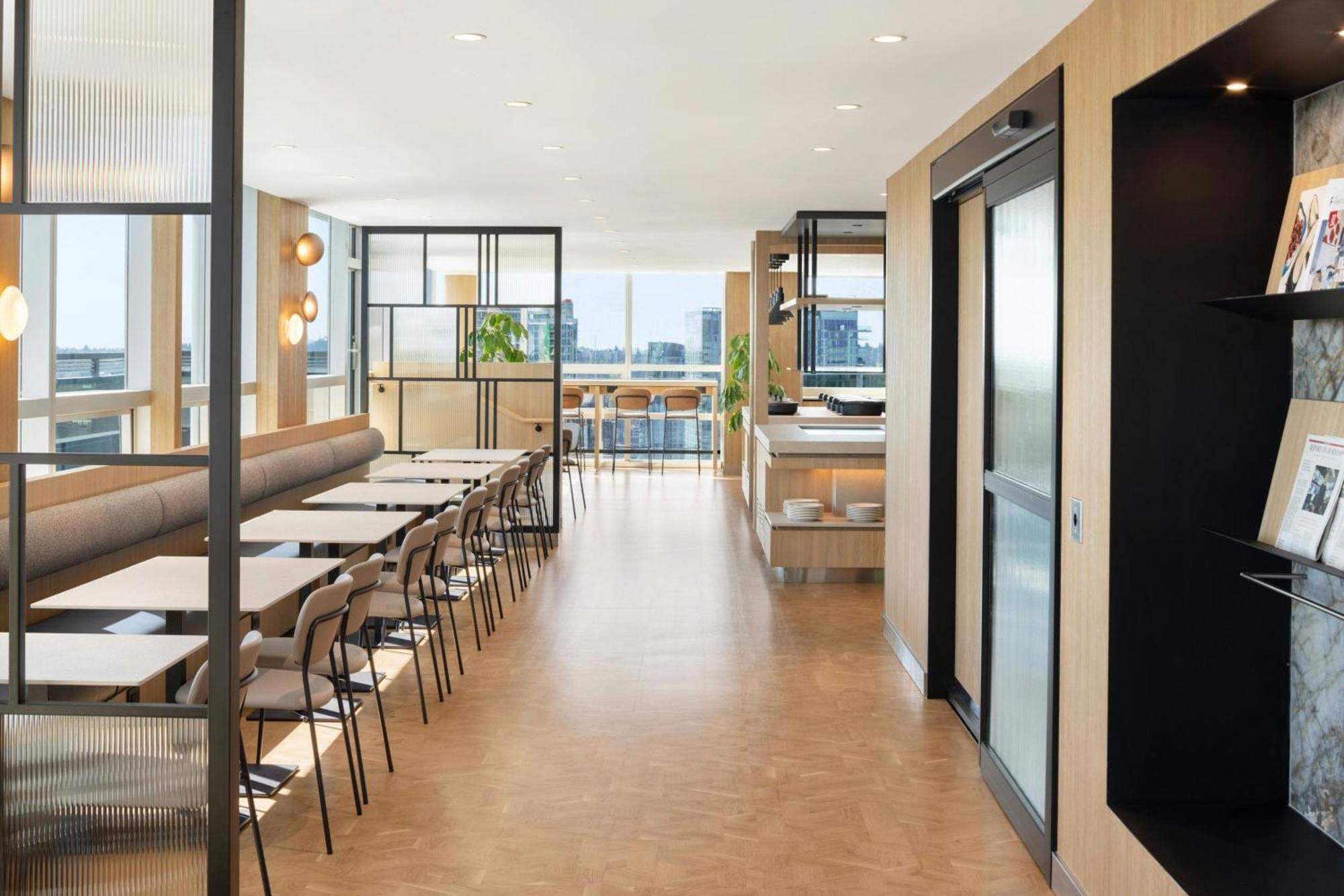 King Room High Floor or Club Lounge Access