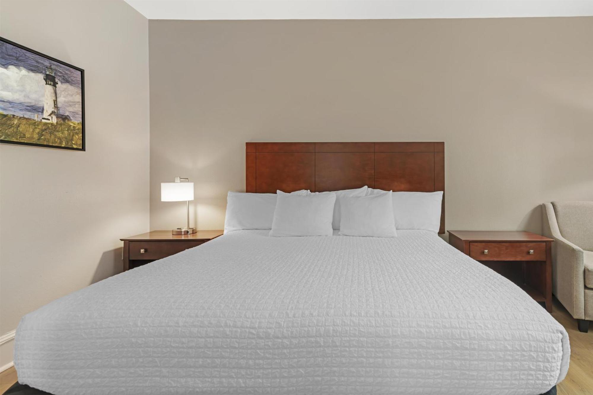King Room with Roll-in Shower - Disability Access/Non-Smoking