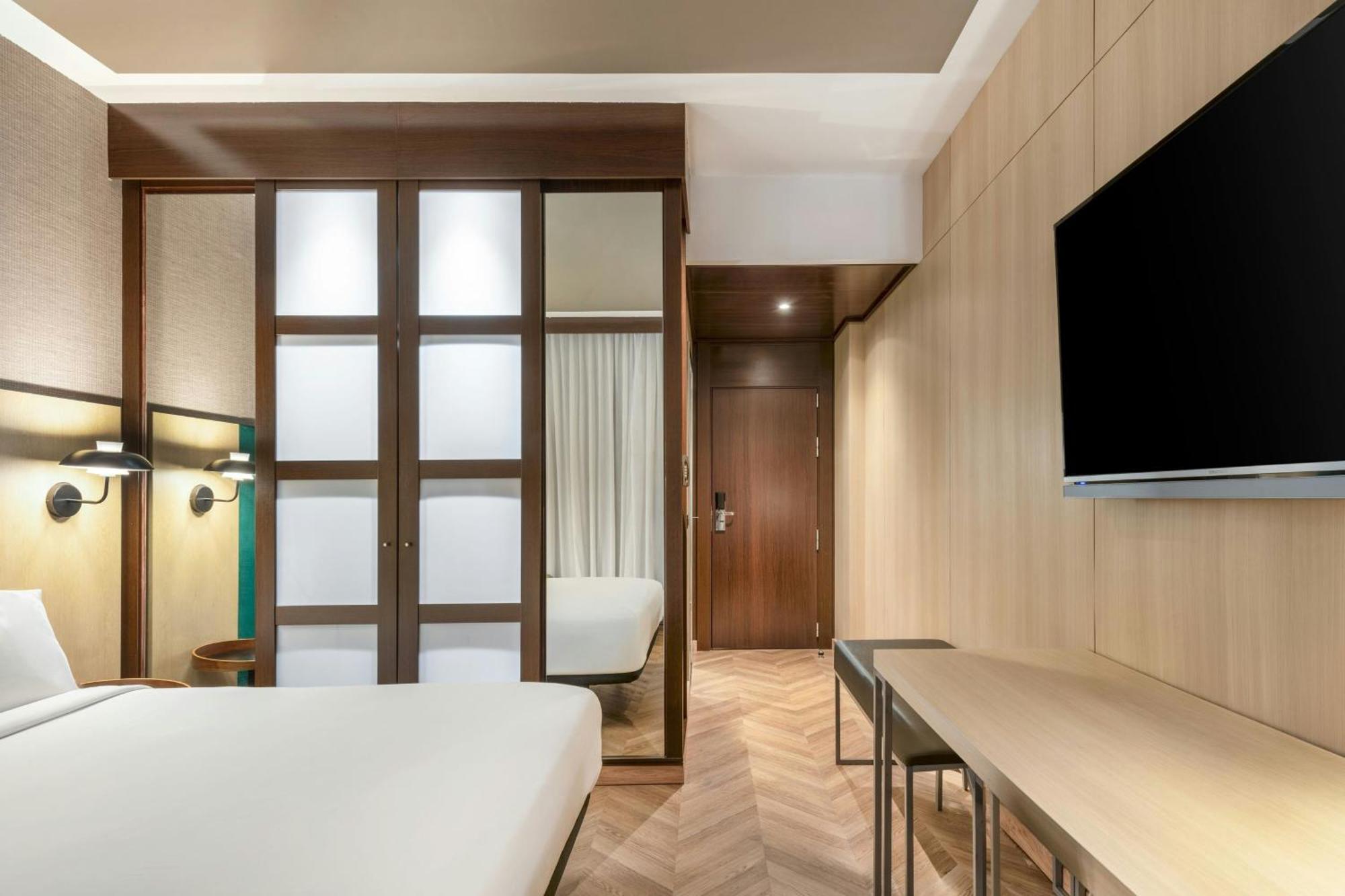 Standard Queen Room