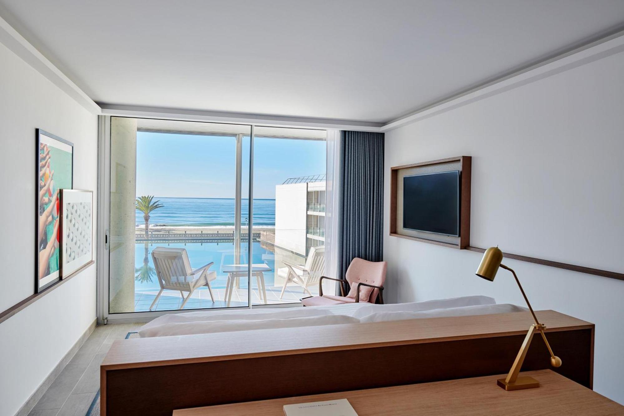 Habitación Premium con cama extragrande, balcón y vistas al mar