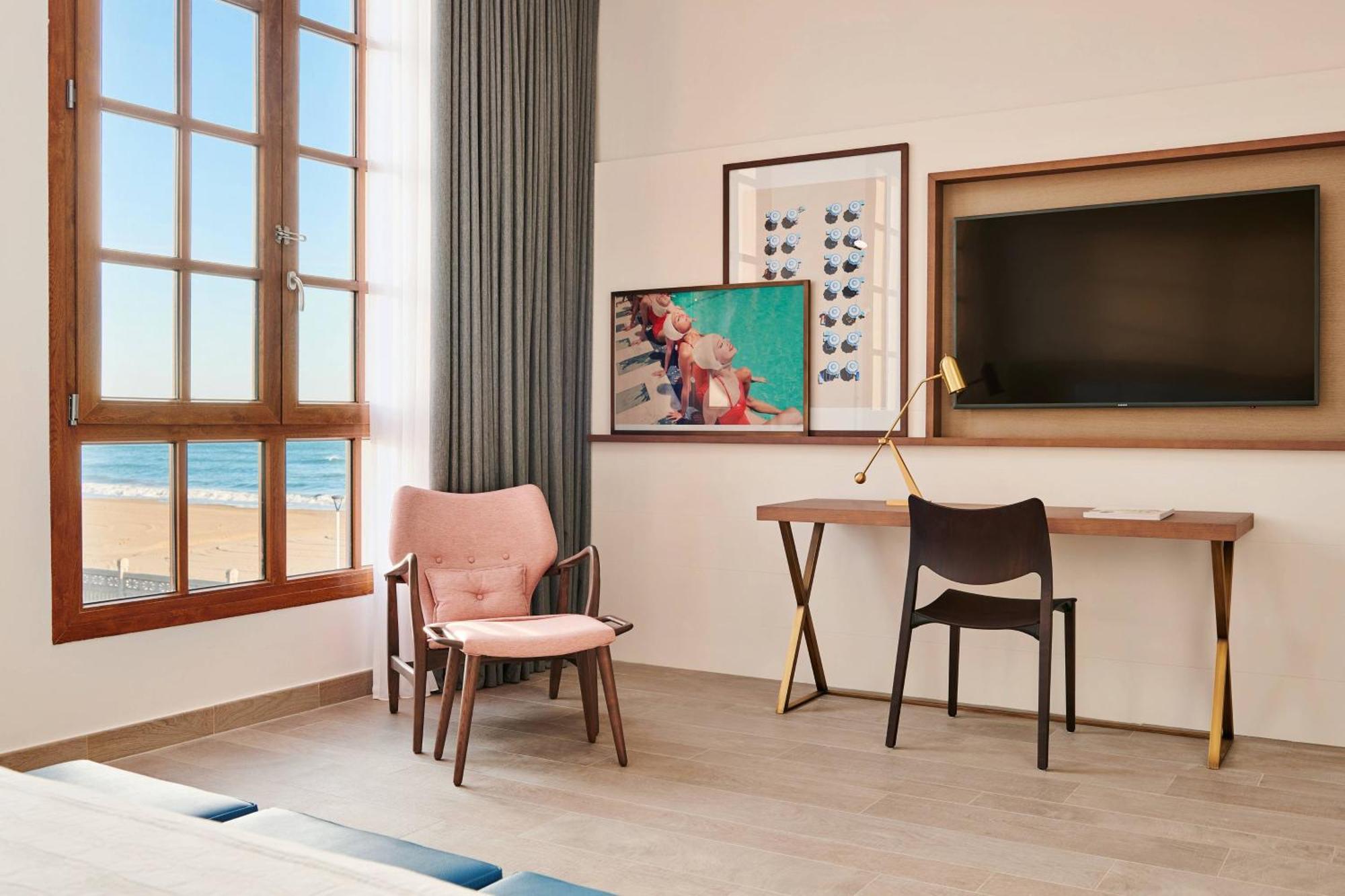 Superior Historic Twin Room Partial Sea View