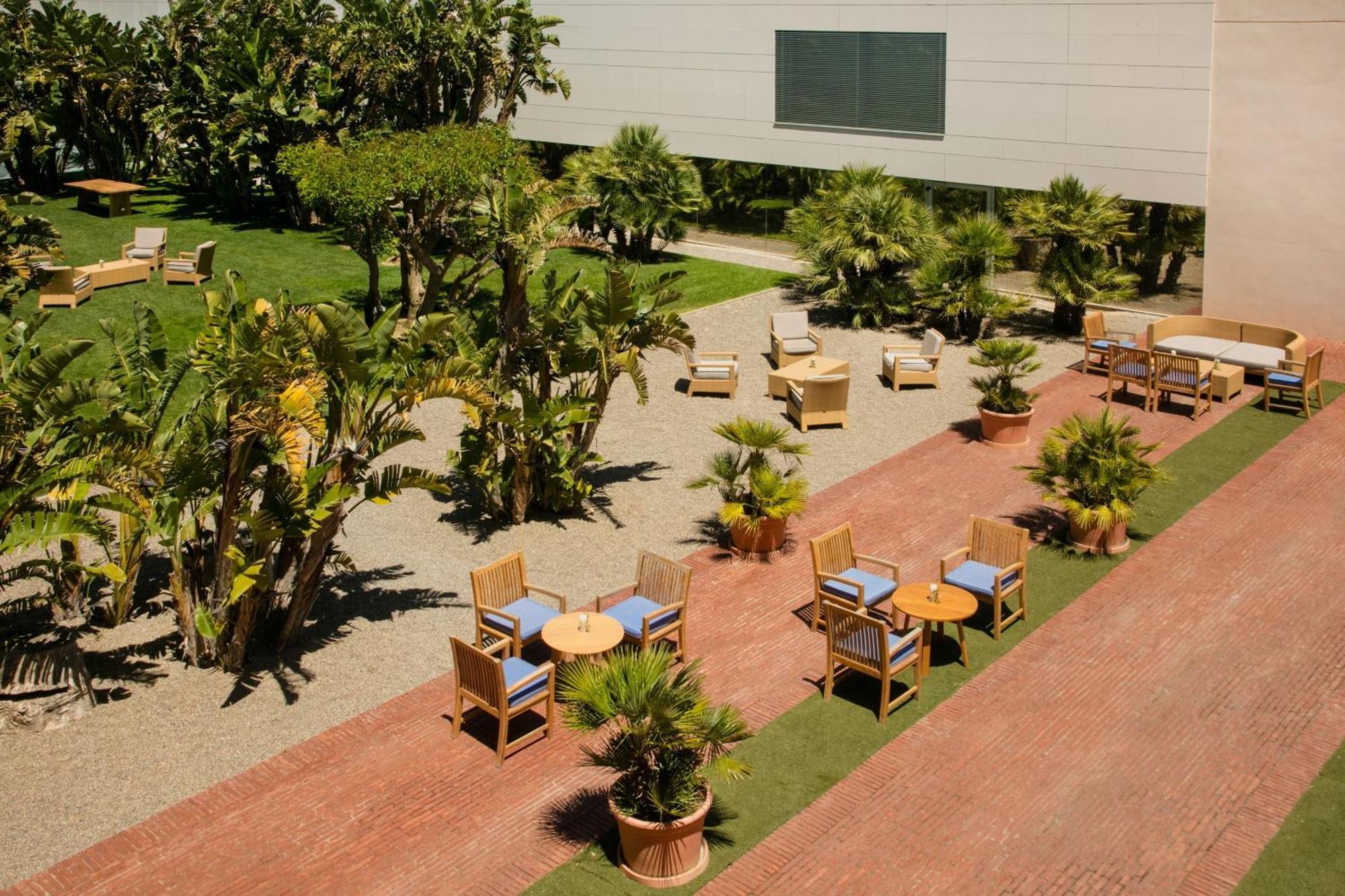 Deluxe King Room Garden View