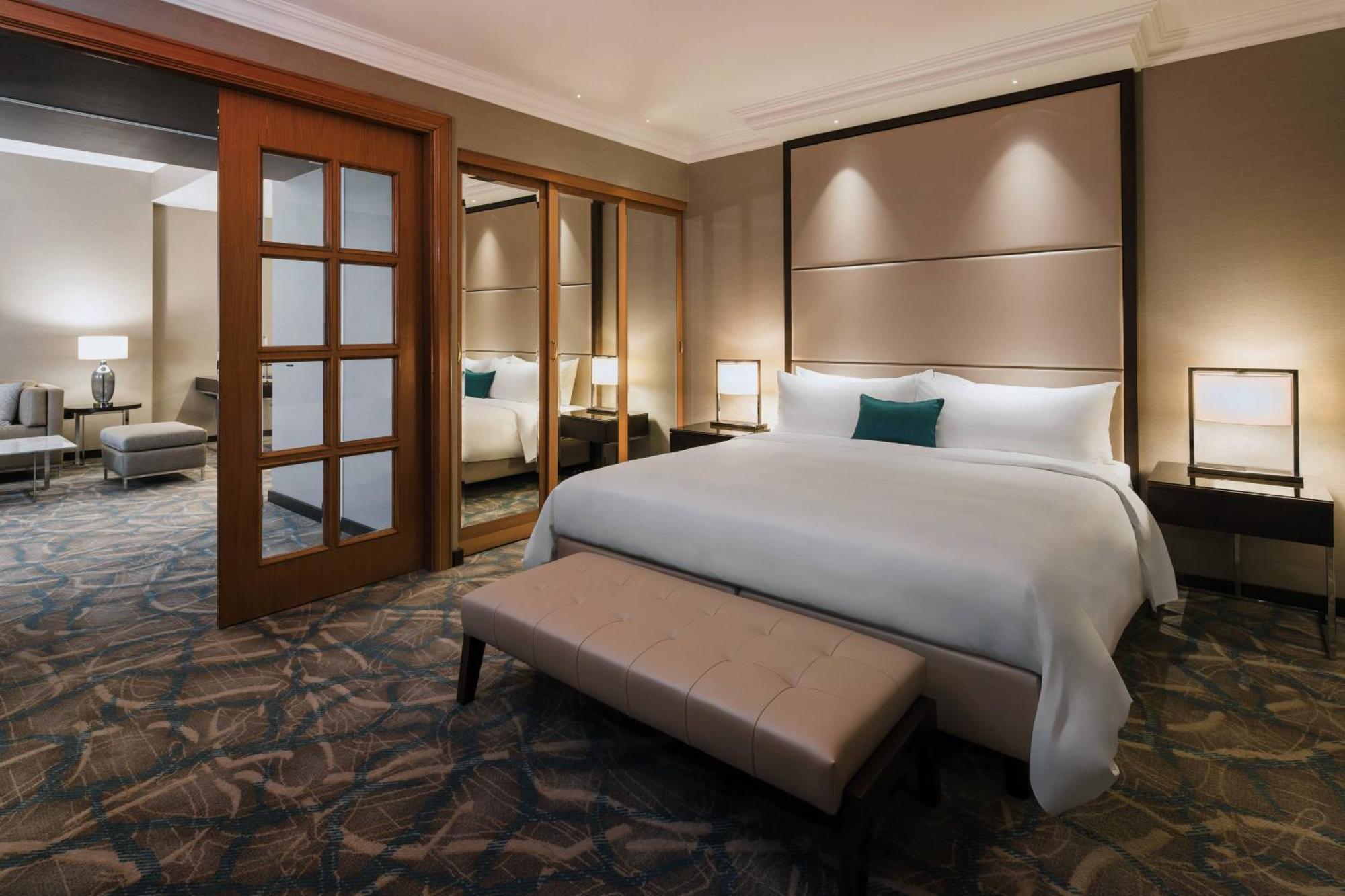 Business Suite with Access and Breakfast in Executive Lounge