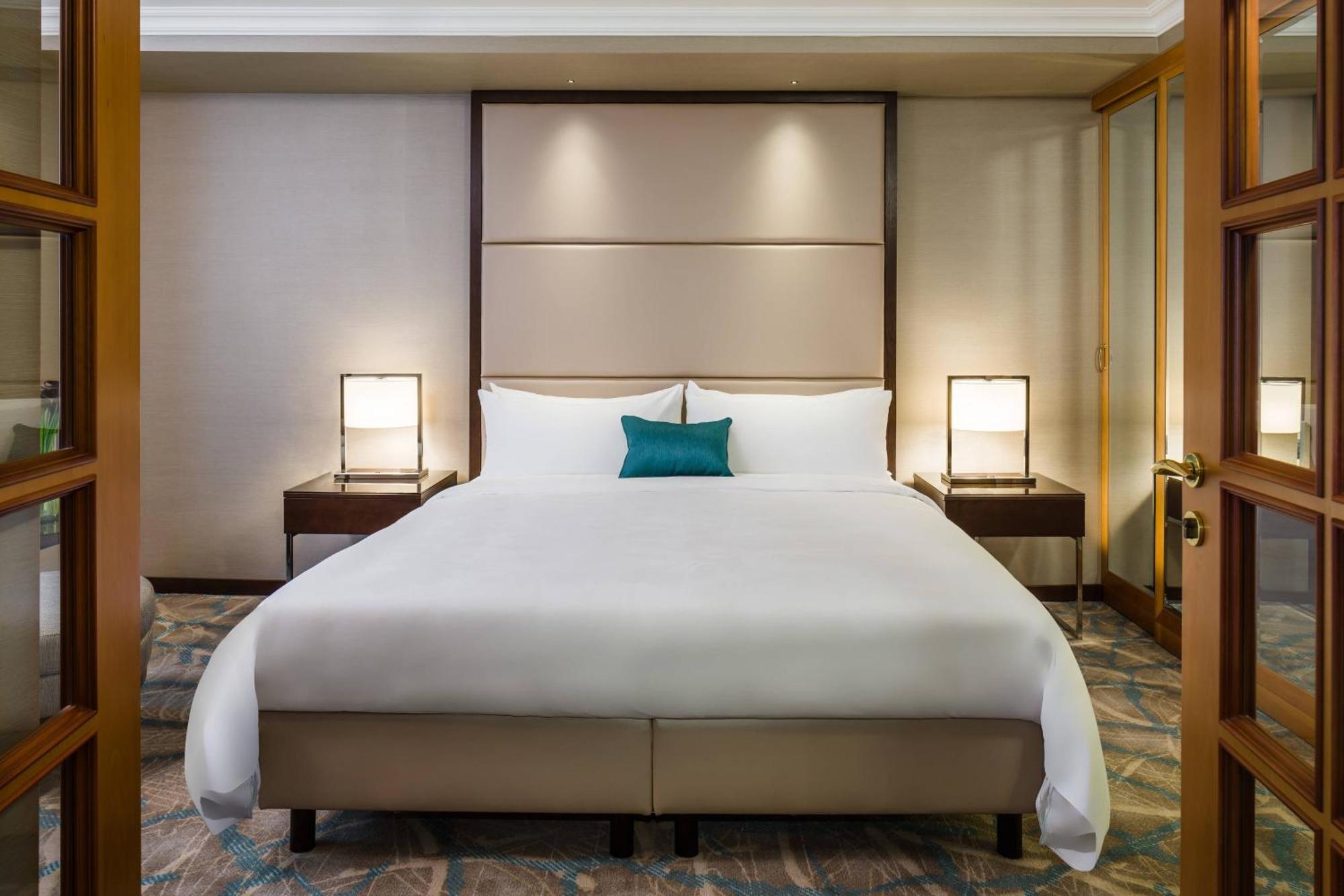 Executive Suite with Access and Breakfast in Executive Lounge