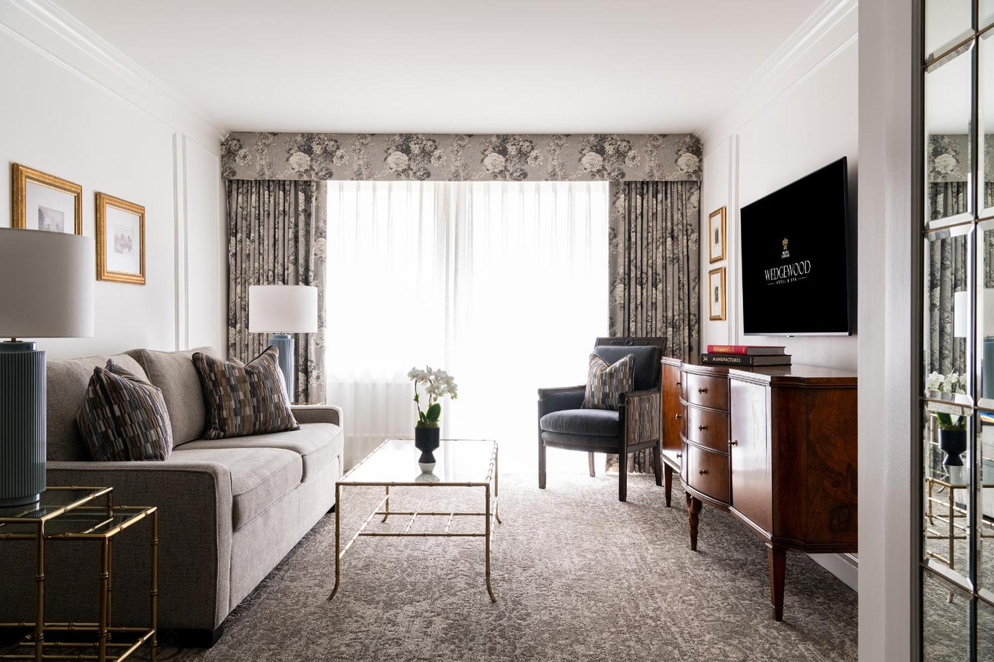 Deluxe One-Bedroom Suite