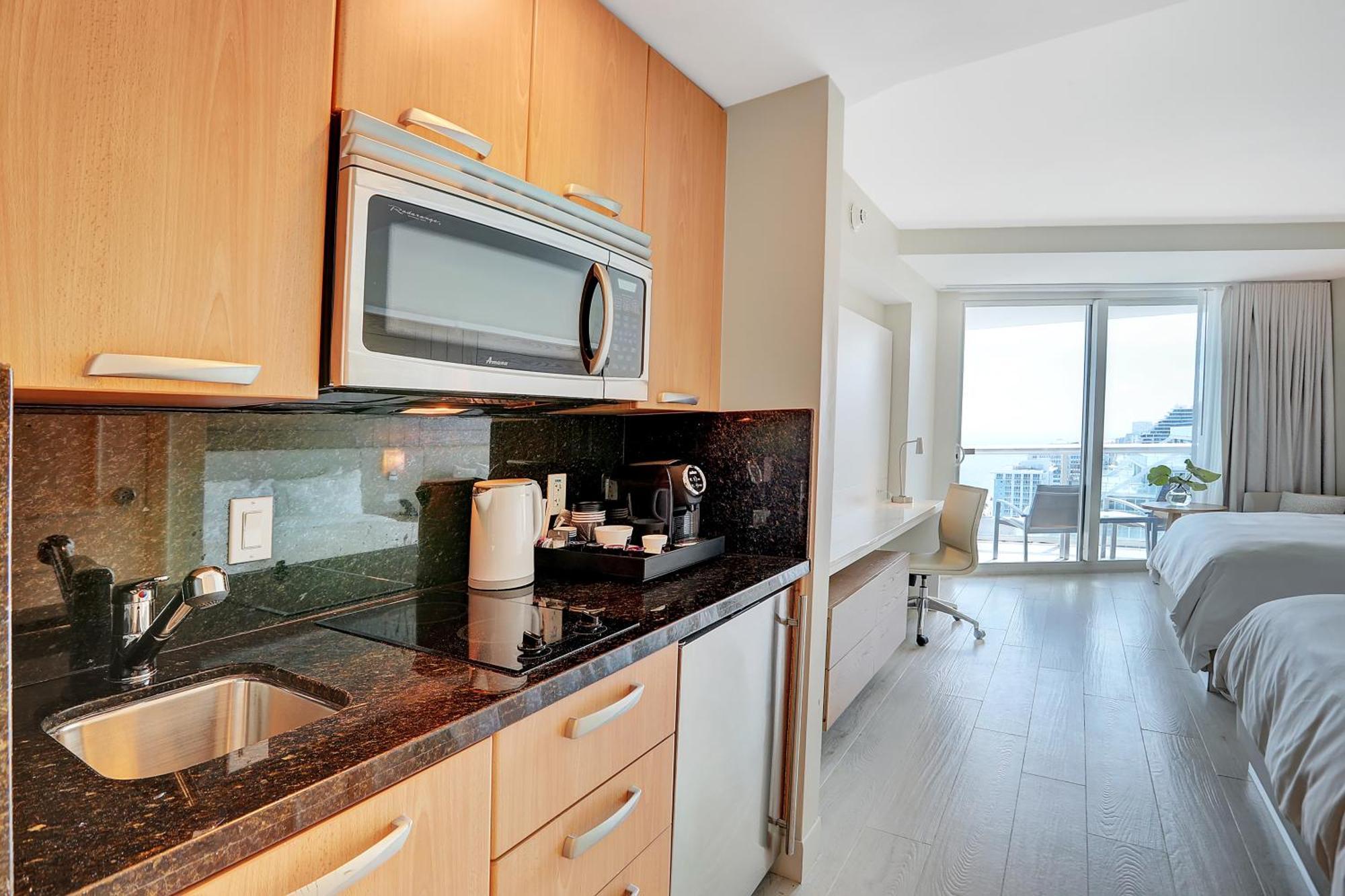 King Studio Suite Ocean View Mobility Access
