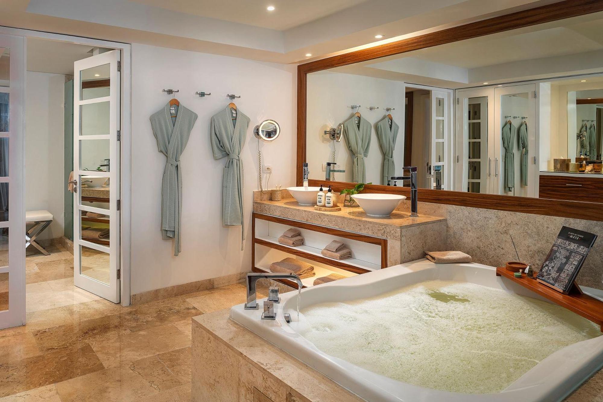 The Reserve Master Suite Swim Up
