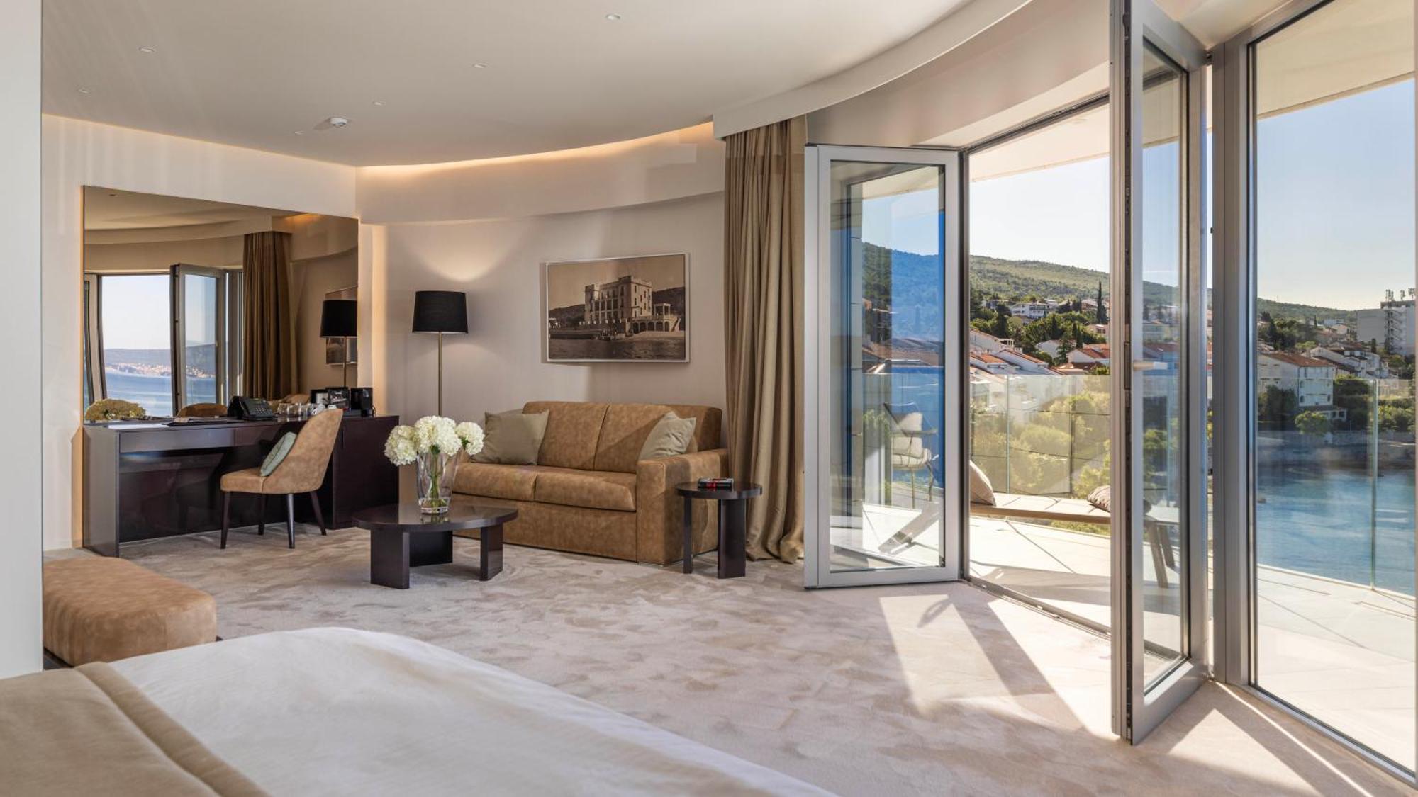 Deluxe Suite Balcony Sea View
