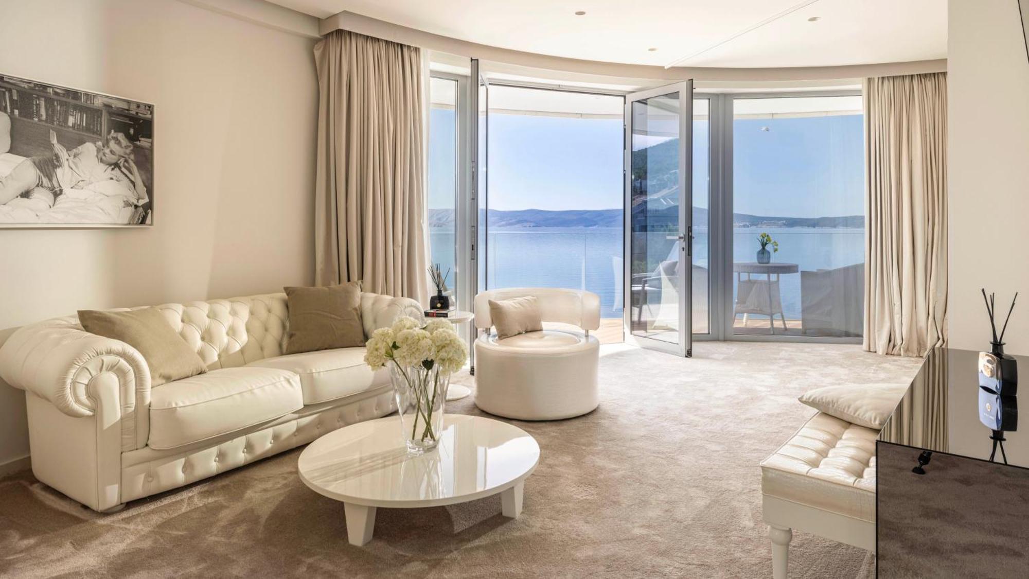 Deluxe Suite Balcony Sea View
