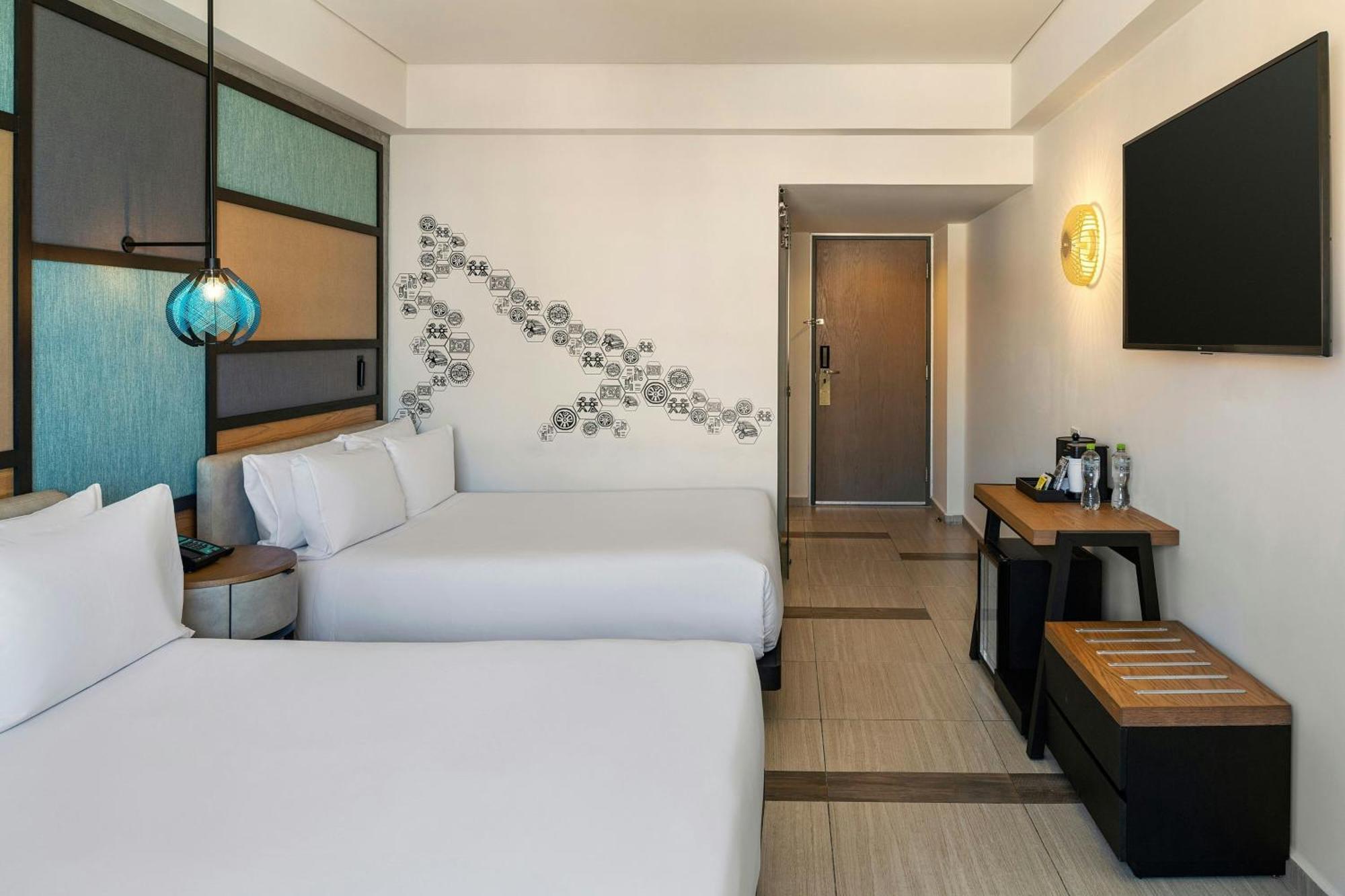 Aloft Partial View Guest room 2 Queen Complimentary open bar