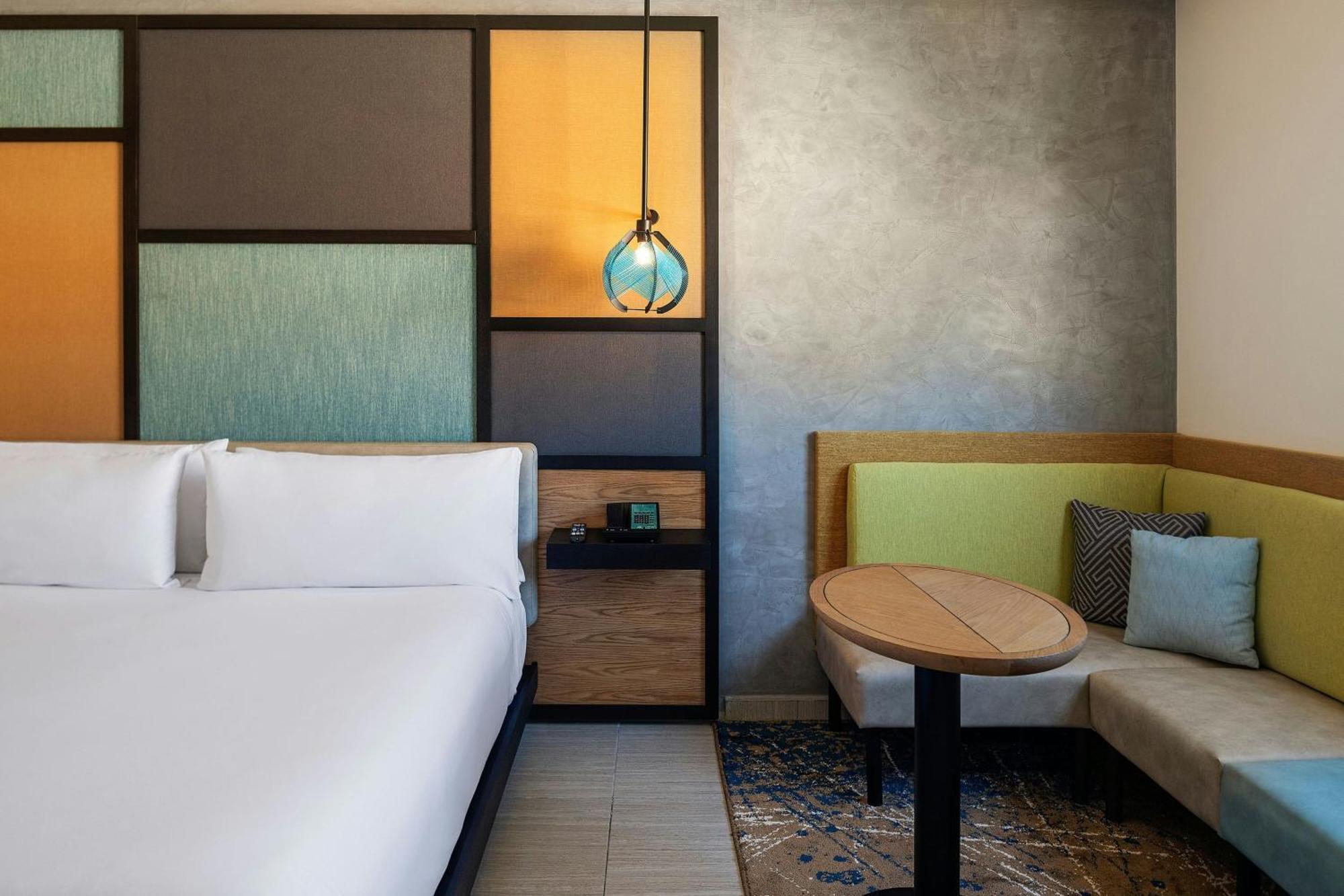Aloft King Room